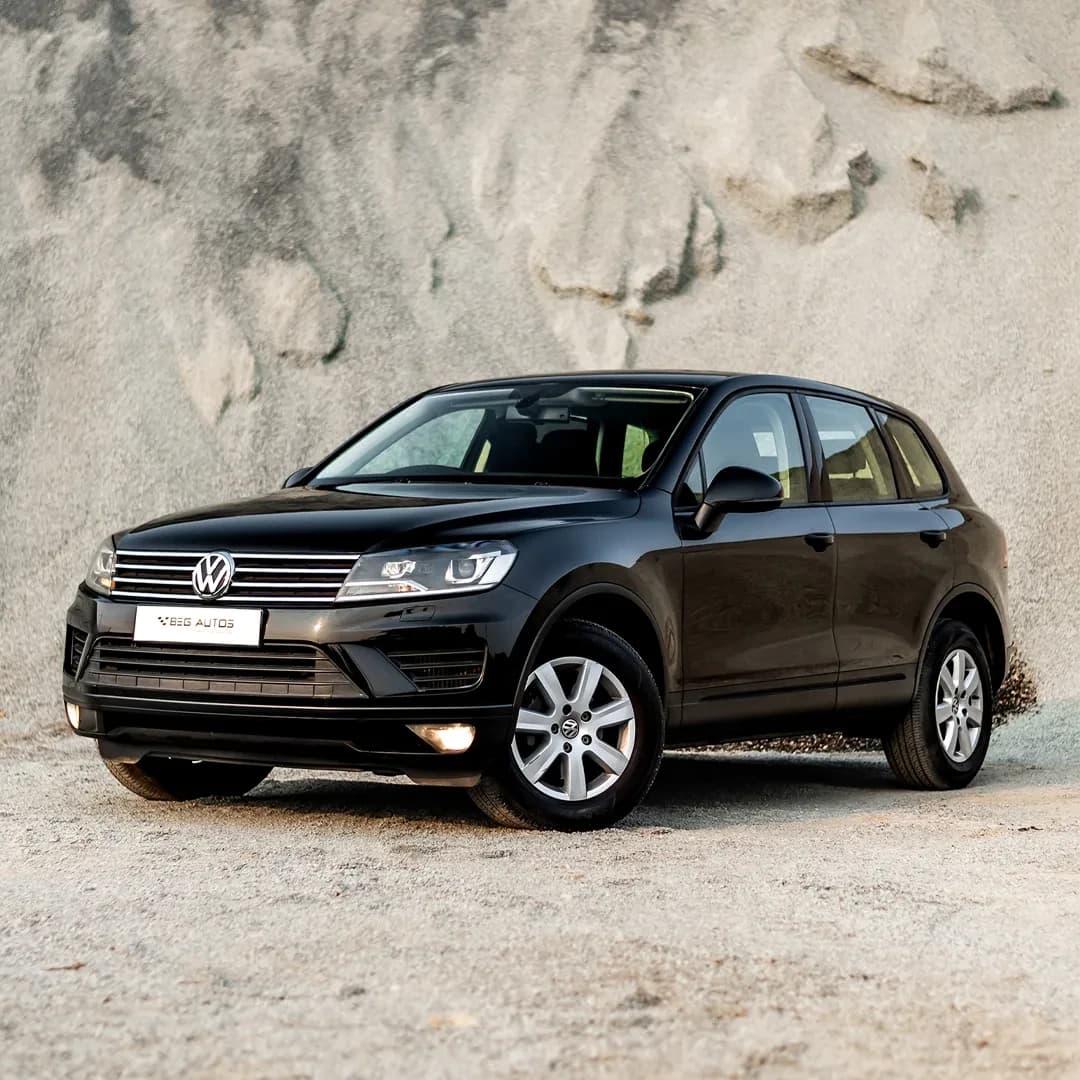 Front view of  Volkswagen 2015 in Black