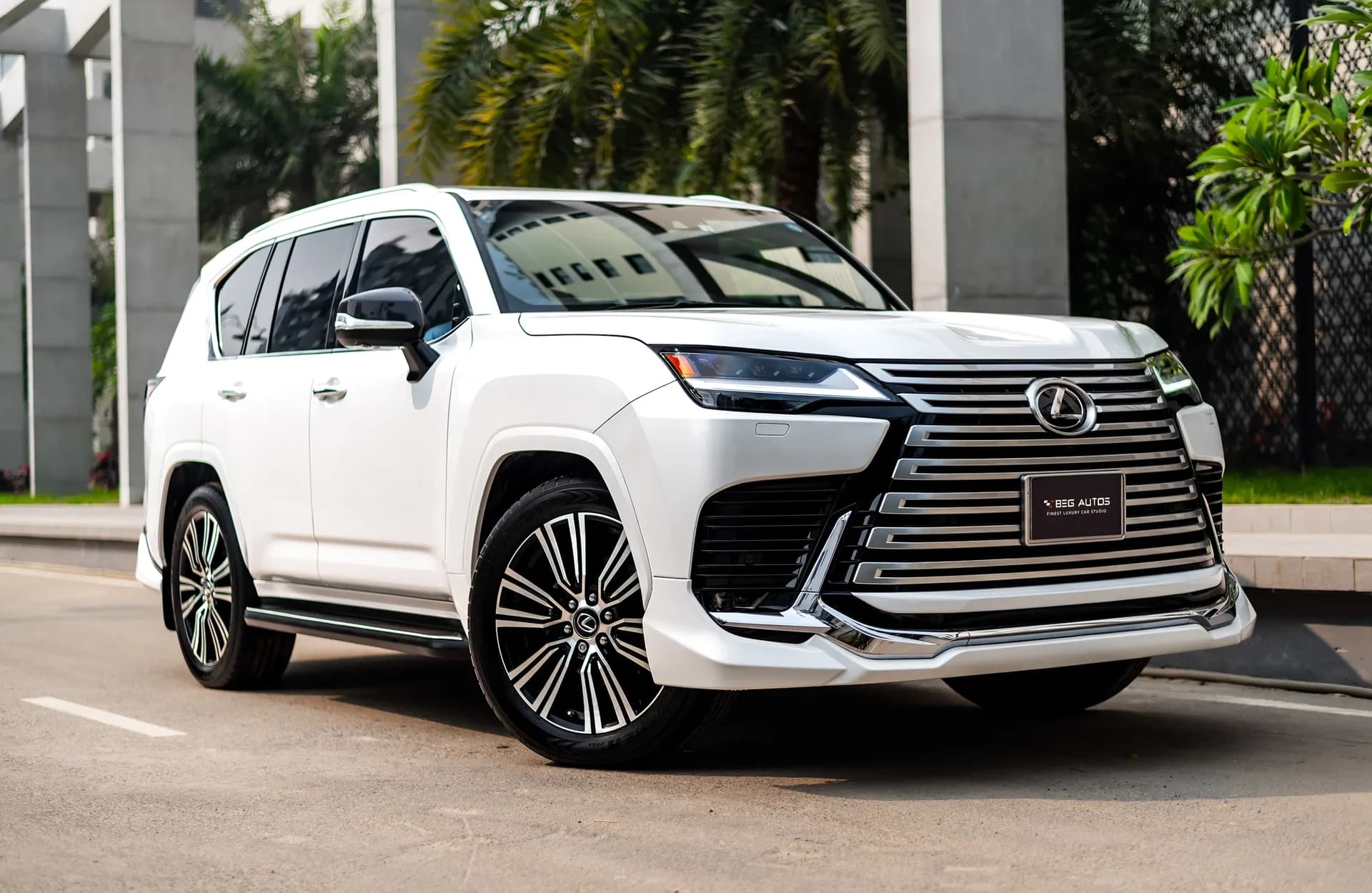 Lexus  LX 600