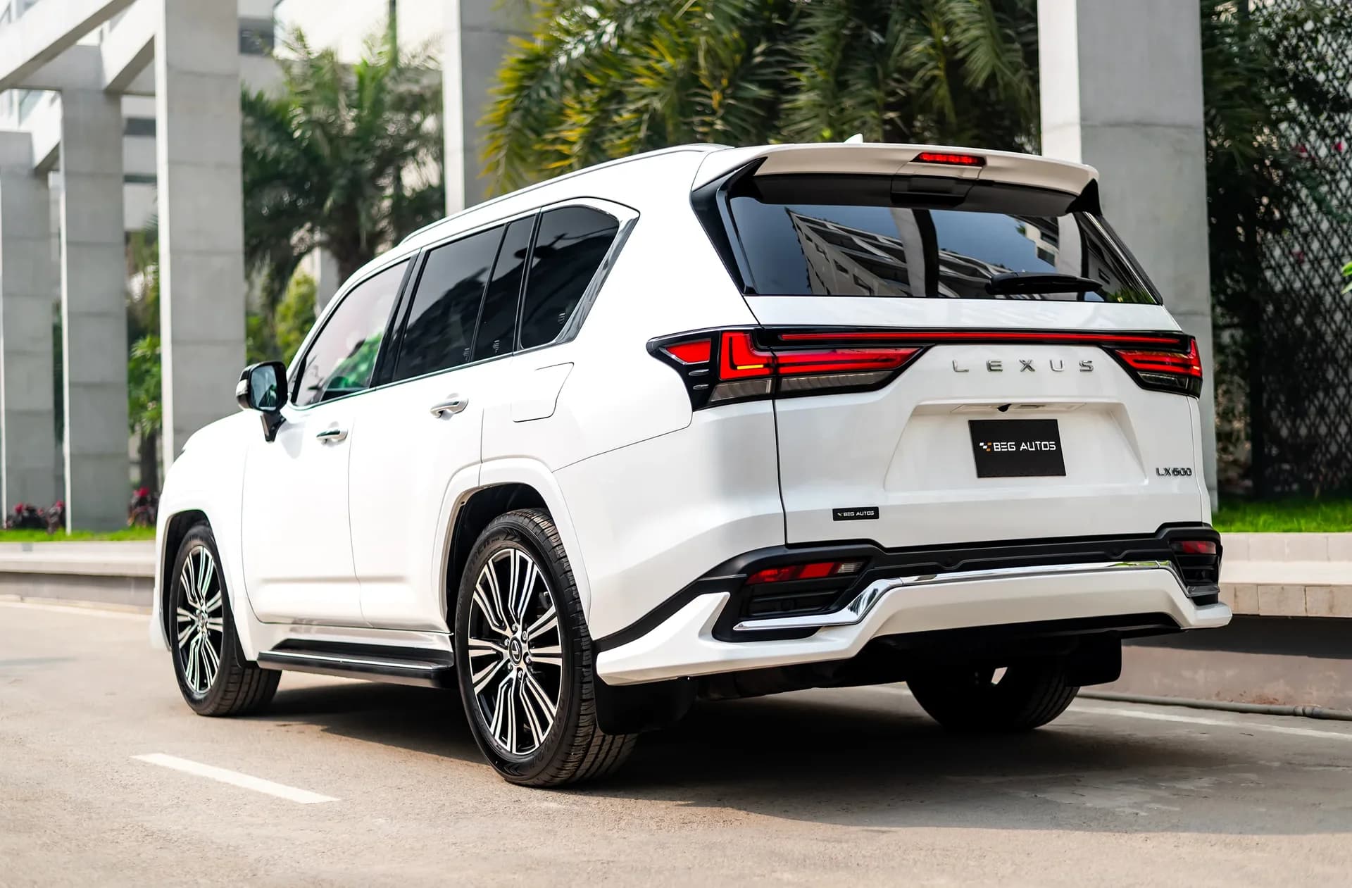 Lexus  LX 600