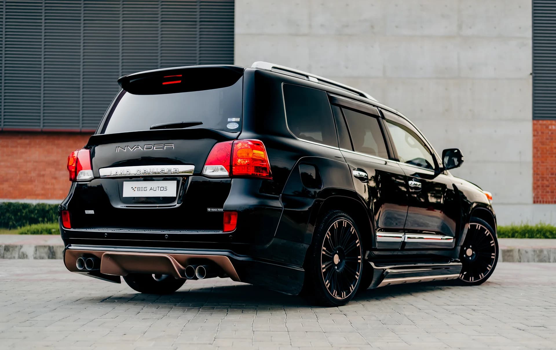 View of Toyota 2013 in Black