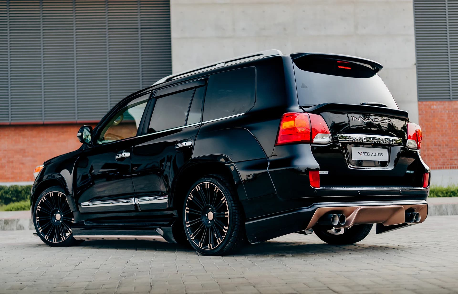 View of Toyota 2013 in Black