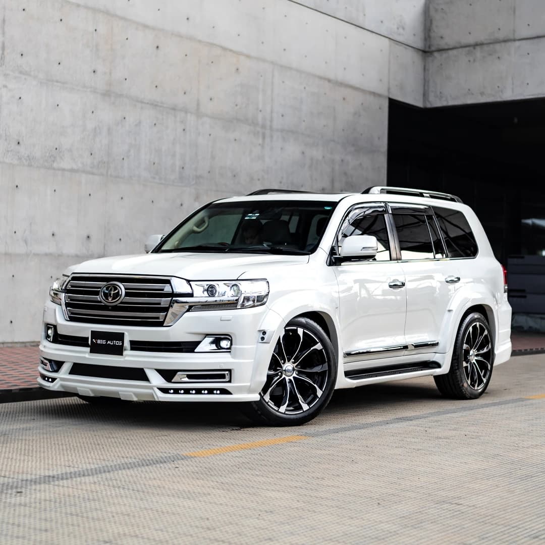 View of 2017 Toyota 2015 in Pearl