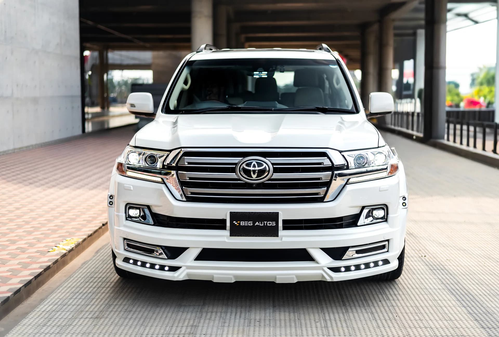 View of 2017 Toyota 2015 in Pearl