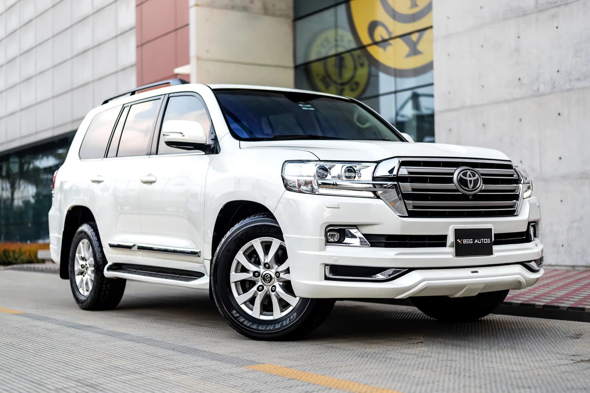 View of 2017 Toyota 2016 in Pearl