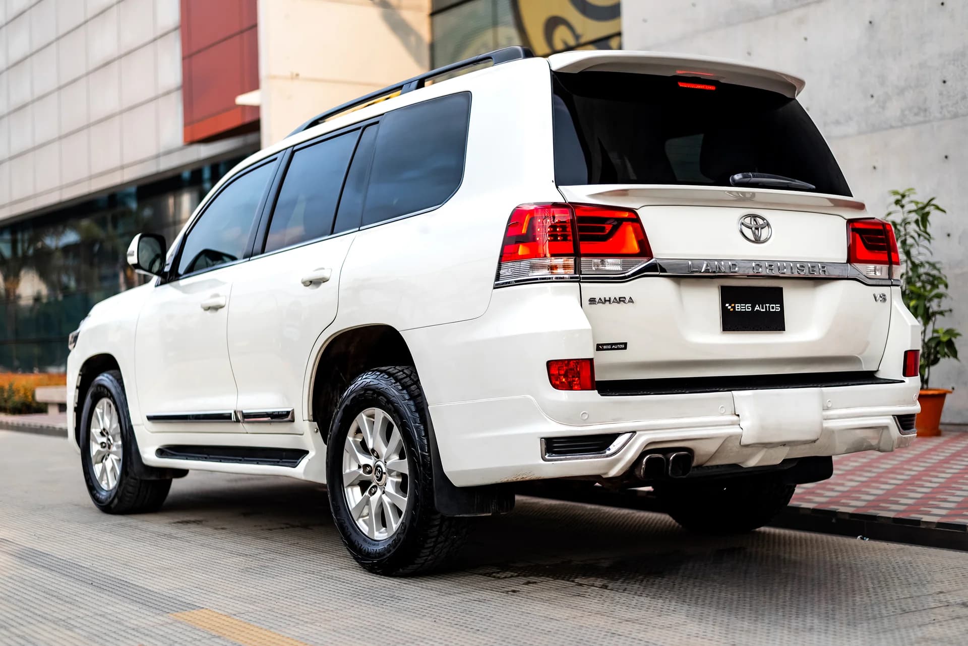 View of 2017 Toyota 2016 in Pearl