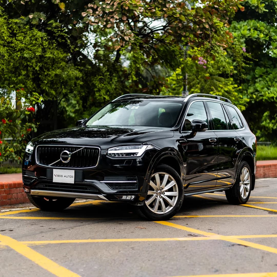 View of 2020 Volvo 2019 in Black