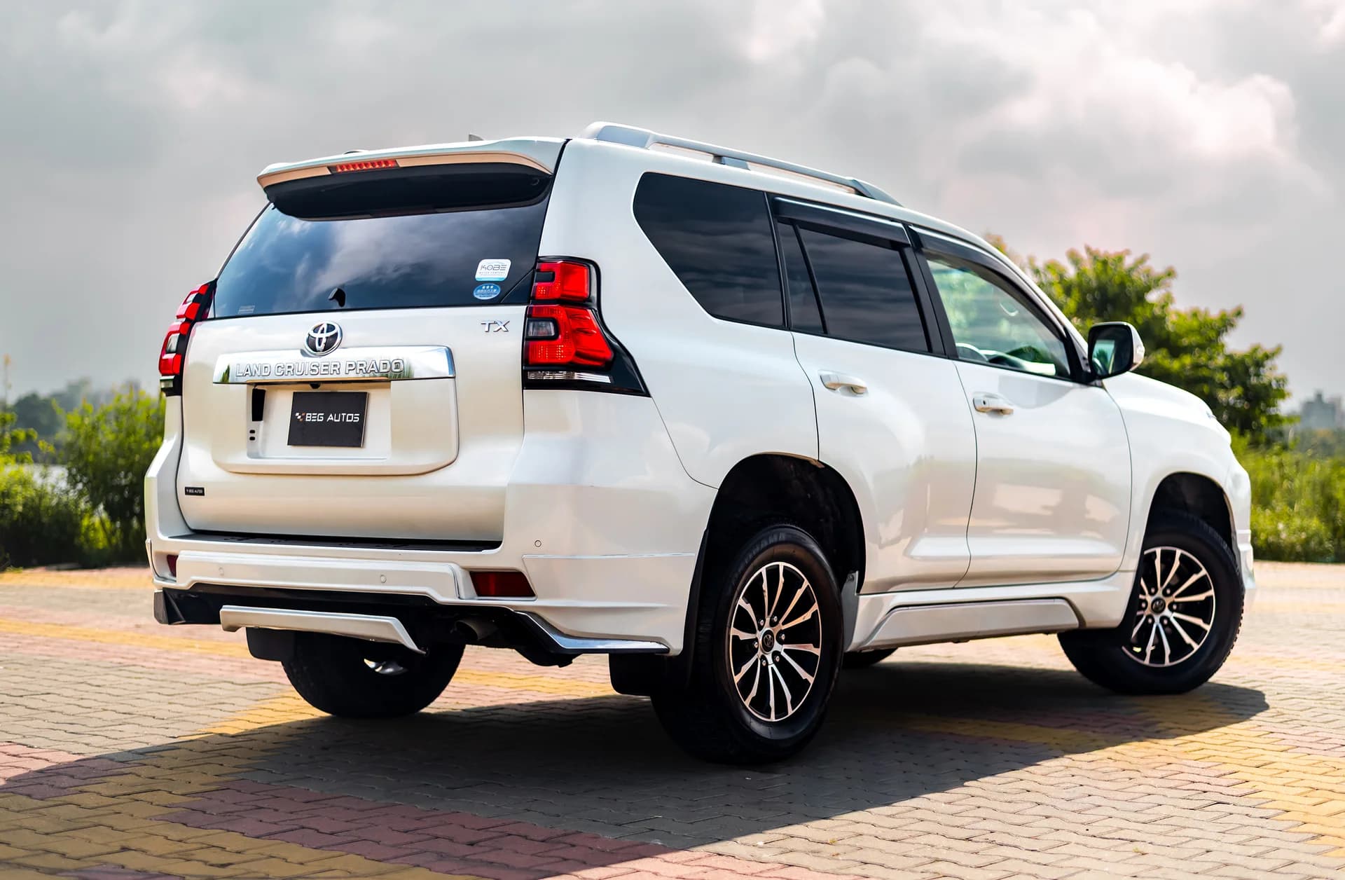 View of 2022 Toyota 2018 in White