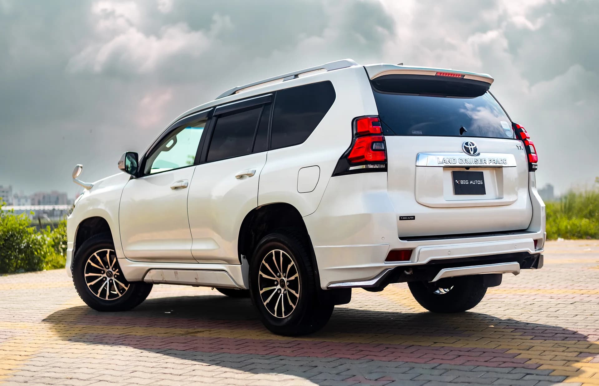 View of 2022 Toyota 2018 in White