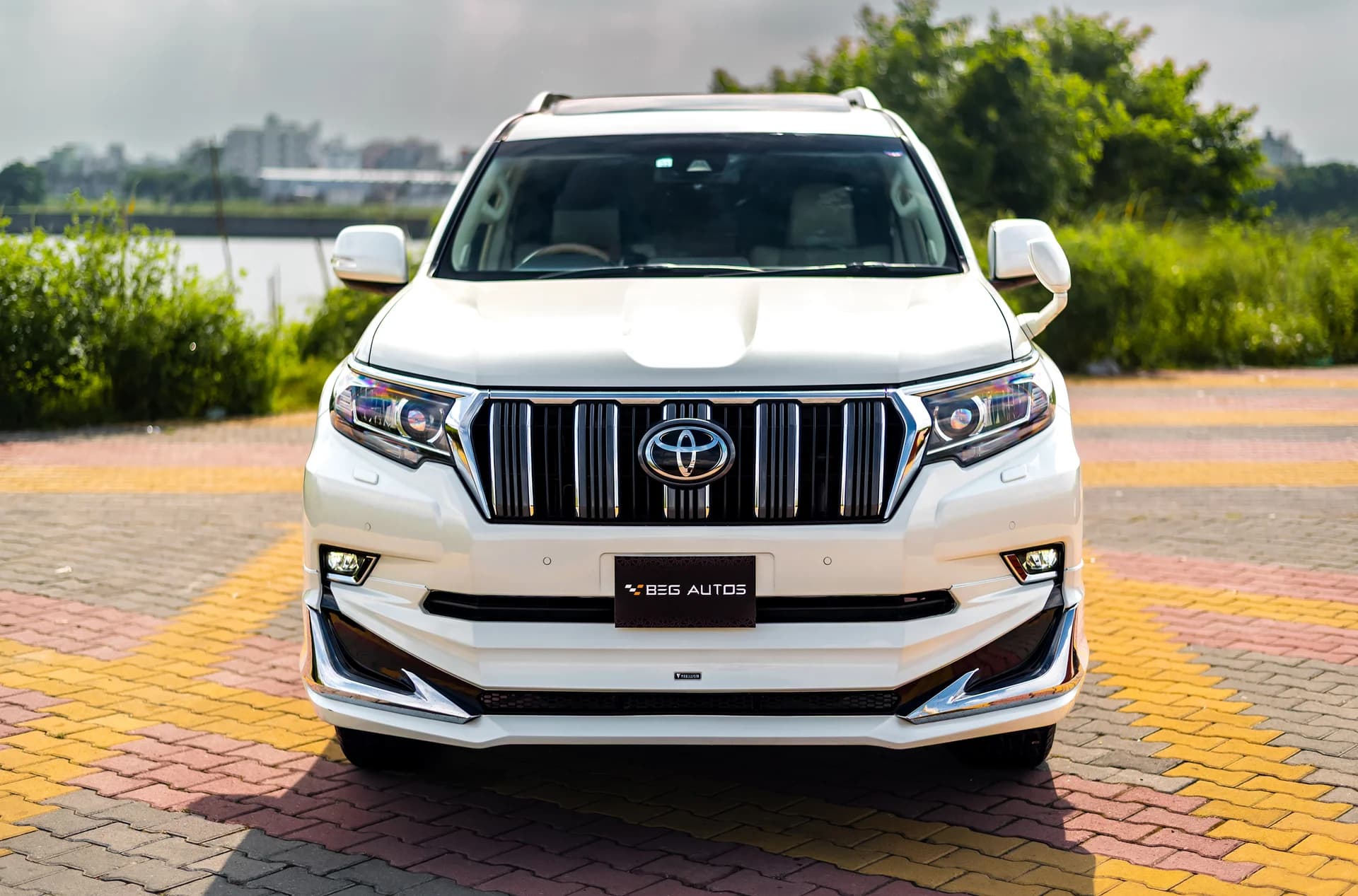 View of 2022 Toyota 2018 in White
