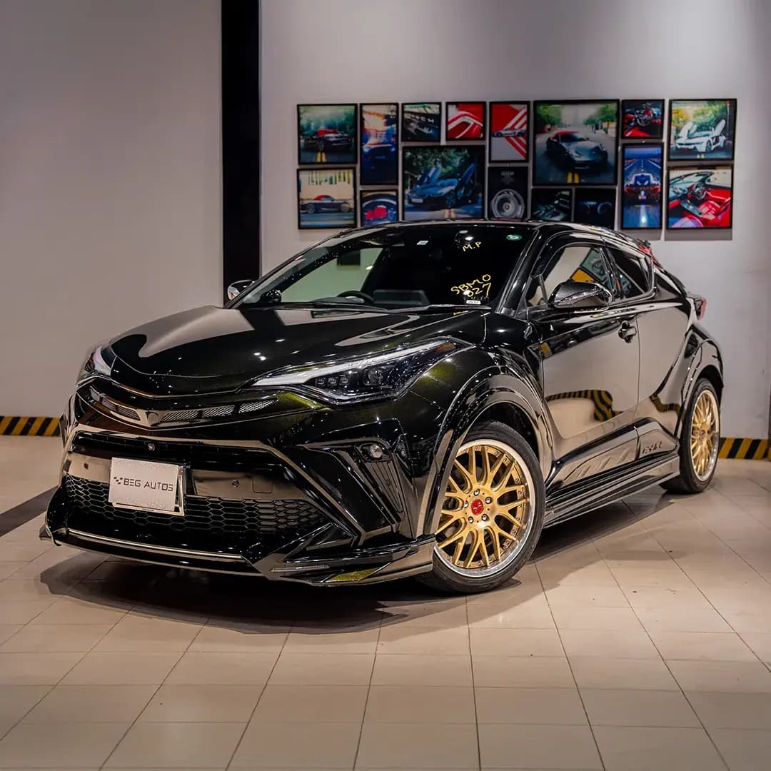 Front view of Toyota 2022 in Black