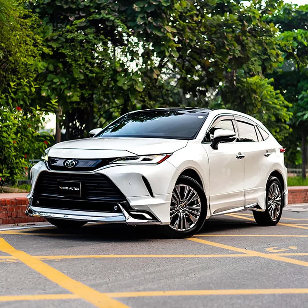 Front view of 2023 Toyota 2020 in Pearl