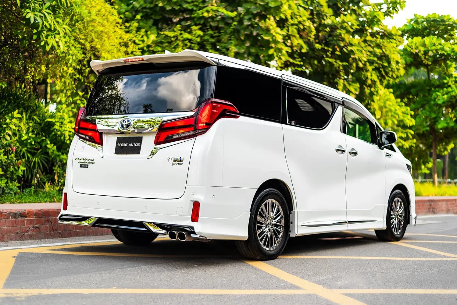 Toyota Alphard Executive Lounge