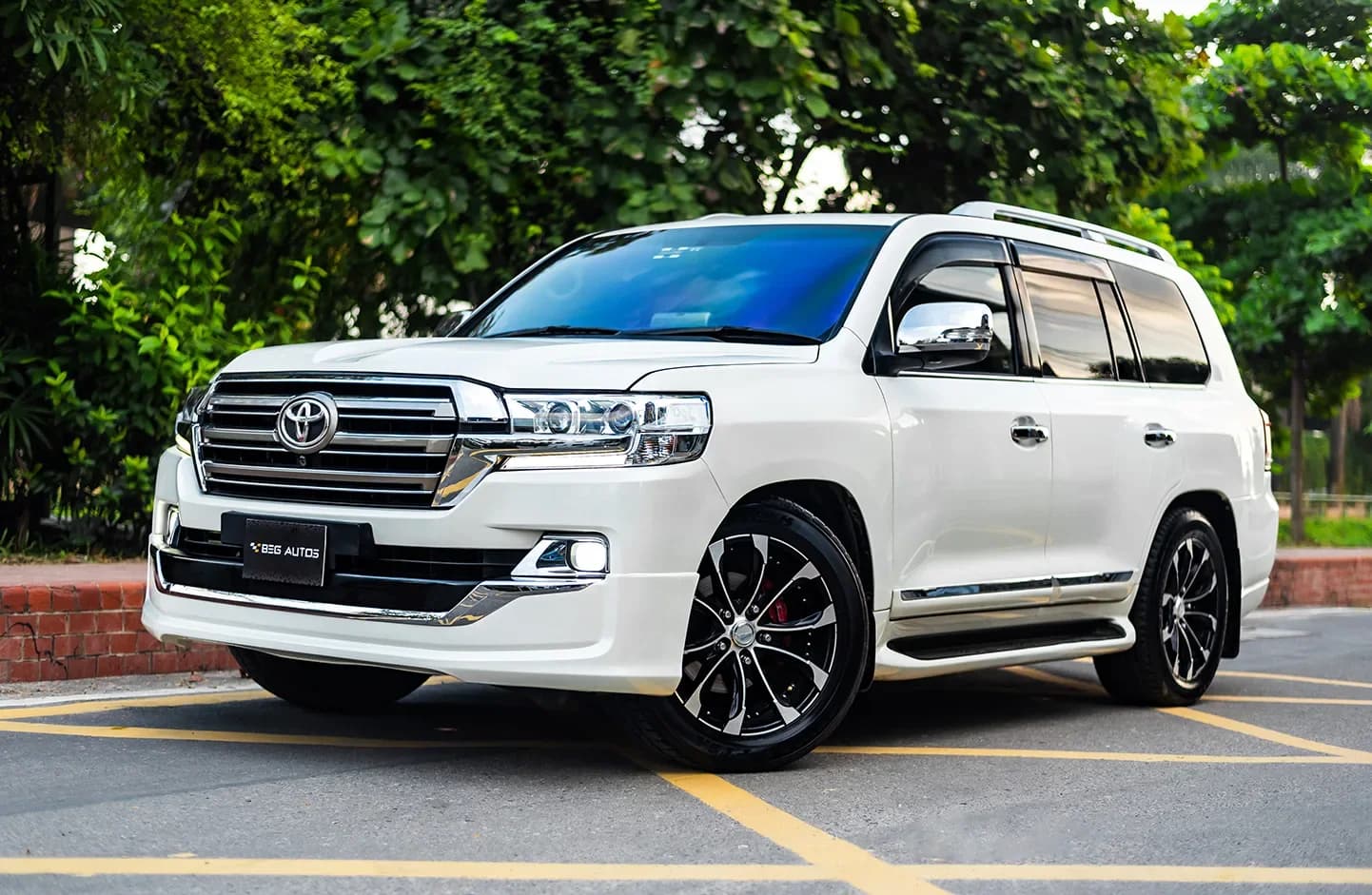 Toyota Land Cruiser ZX V8