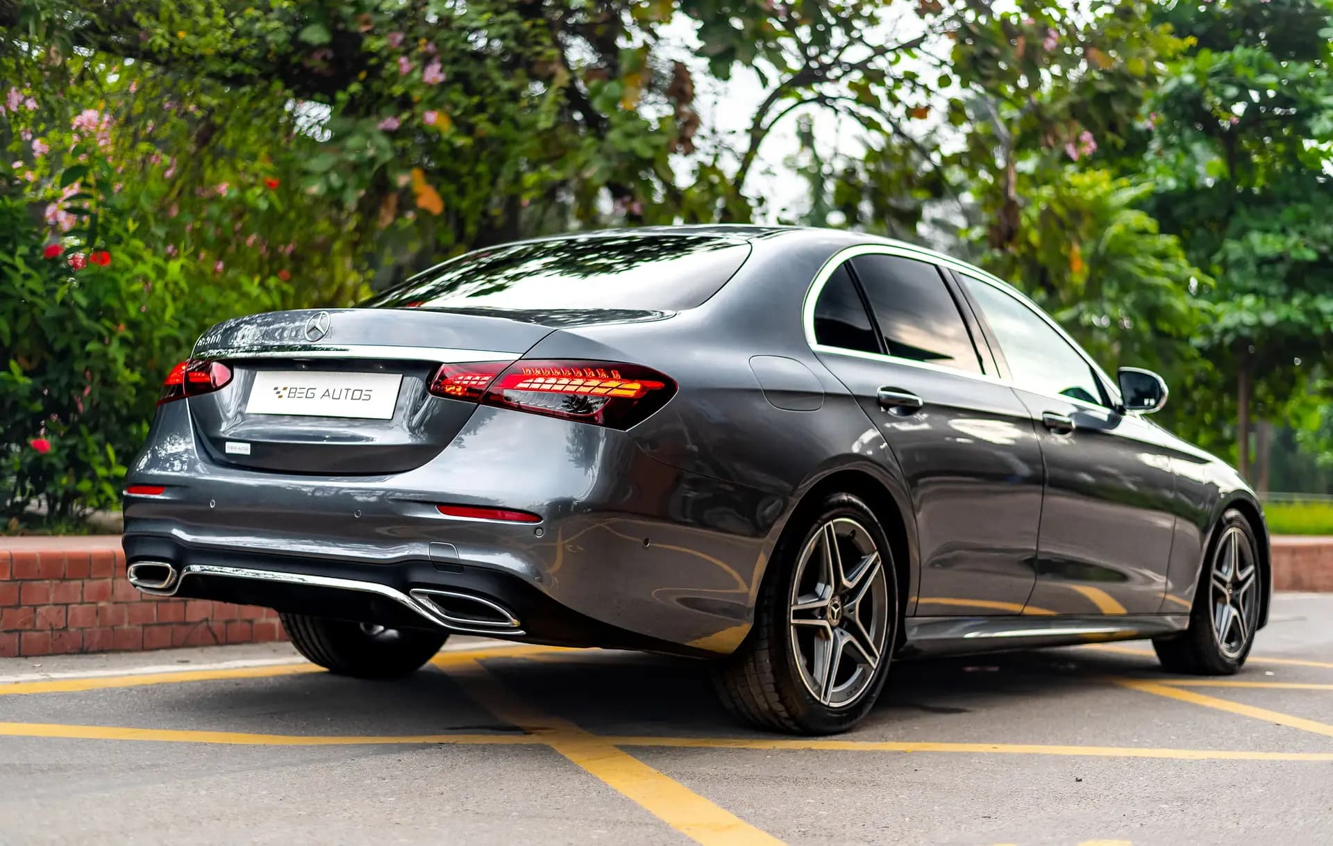 Mercedes-Benz E200