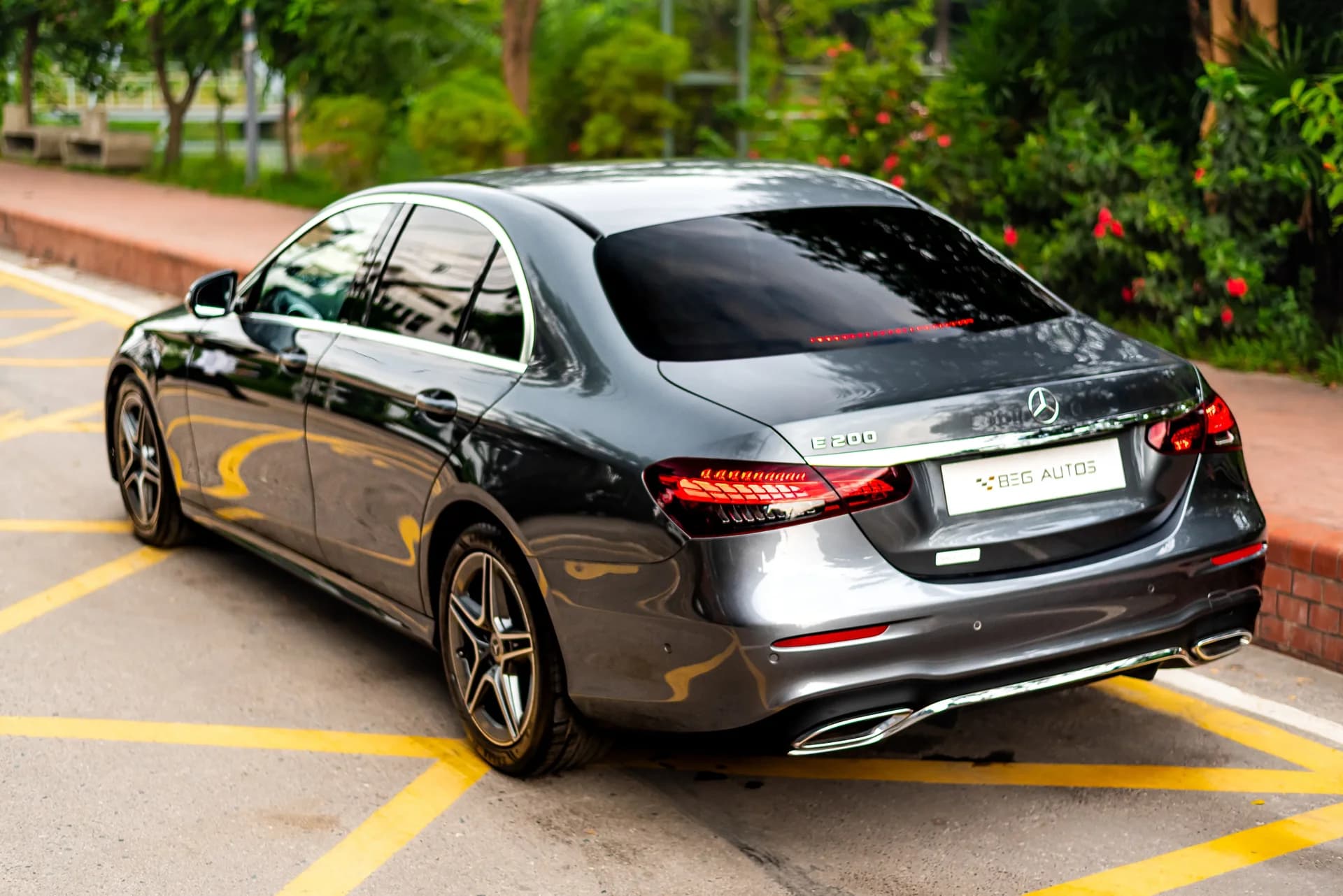 Mercedes-Benz E200