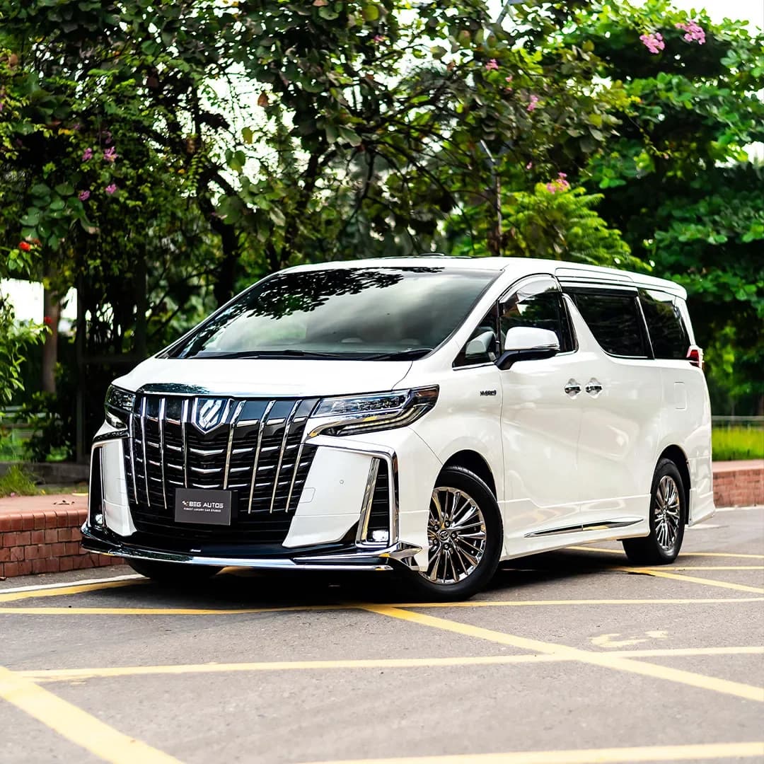 Front view of 2025 Toyota 2018 in White