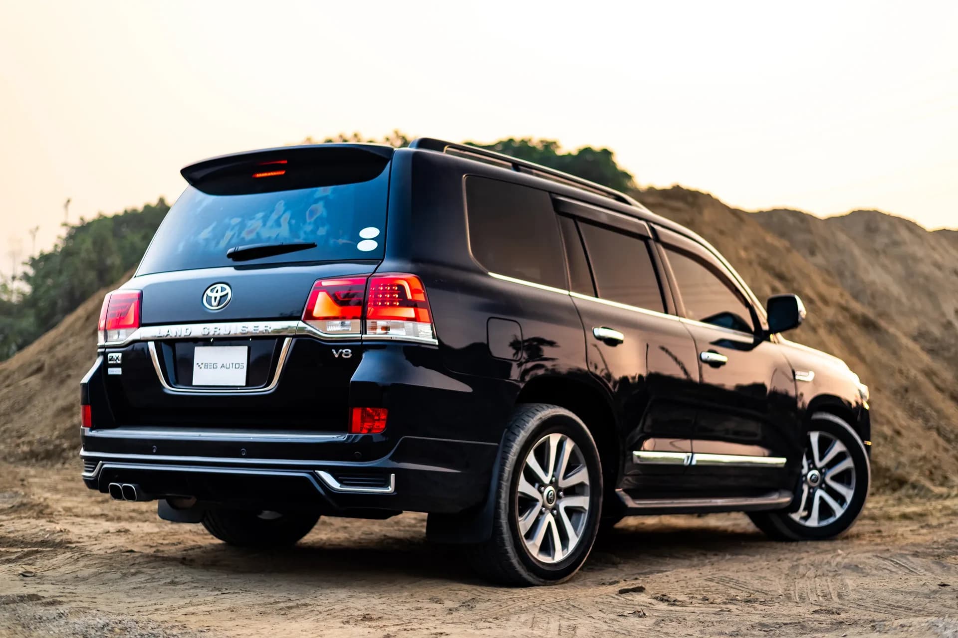 Toyota Land Cruiser ZX V8