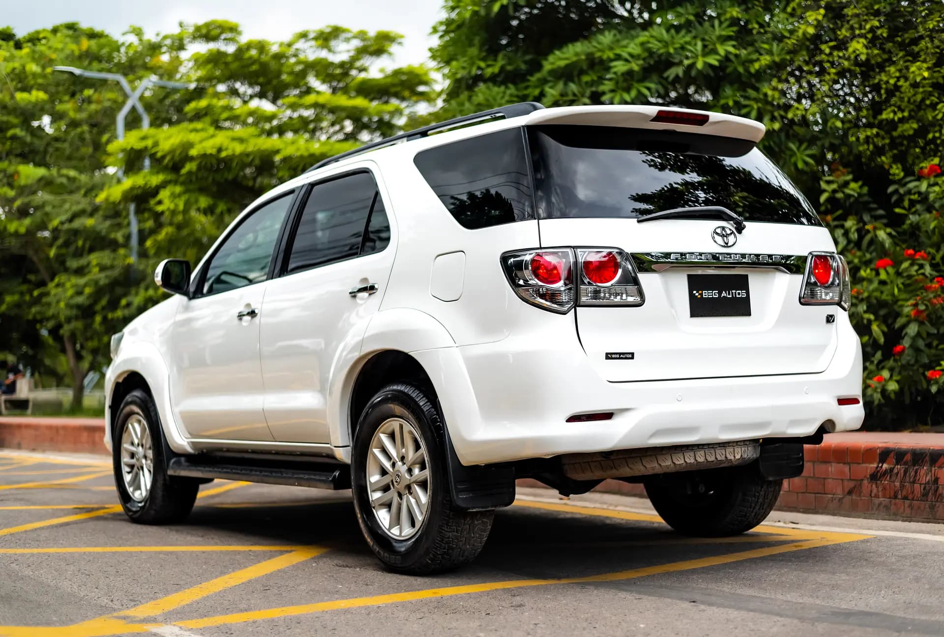 View of Toyota 2011 in White