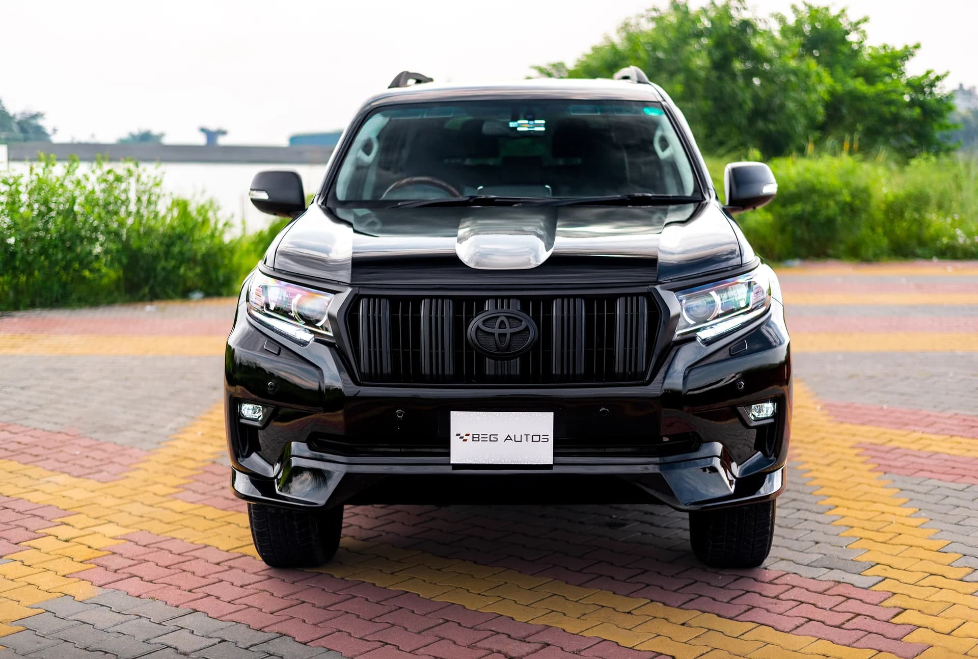 View of 2014 Toyota 2012 in Black