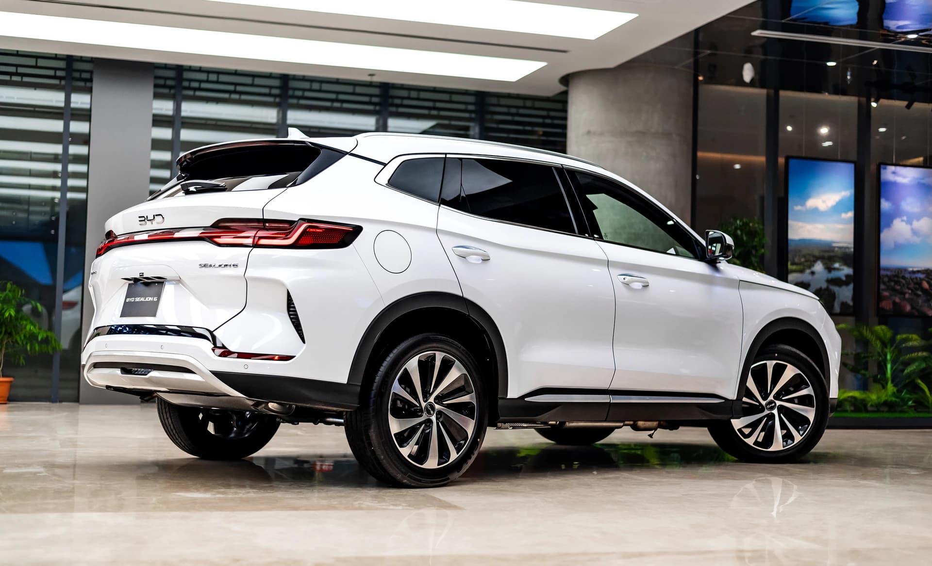 View of BYD 2026 in Arctic White