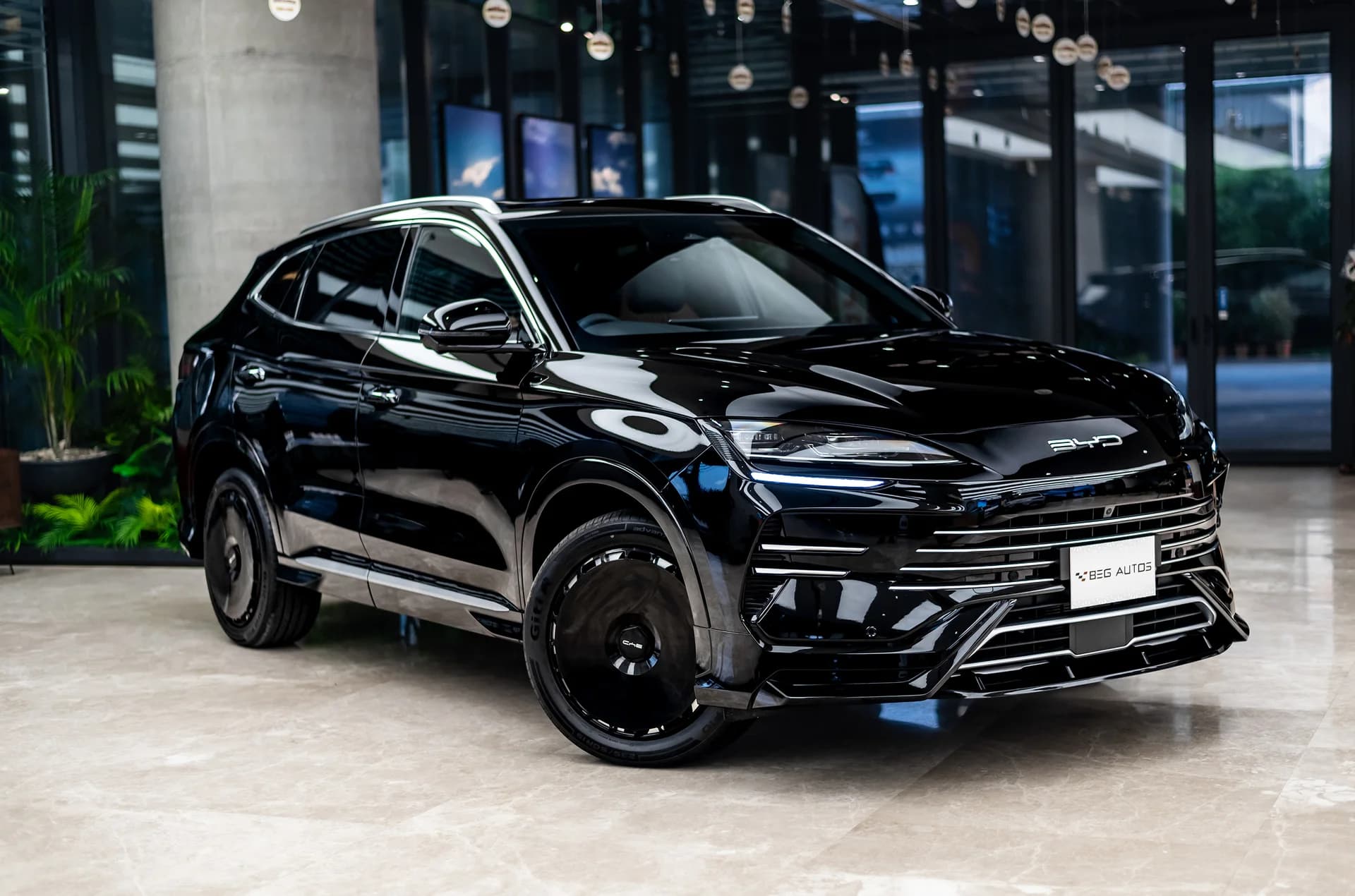 View of BYD Sealion 6 in Black Edition