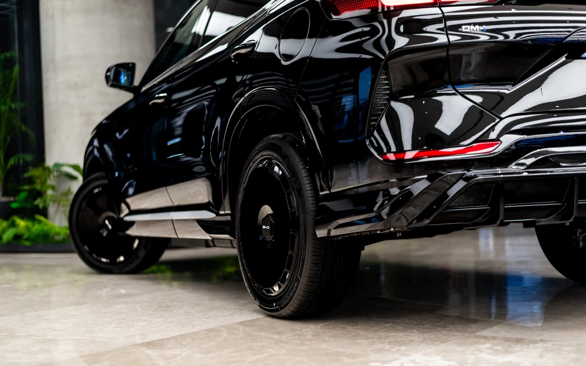 View of BYD Sealion 6 in Black Edition