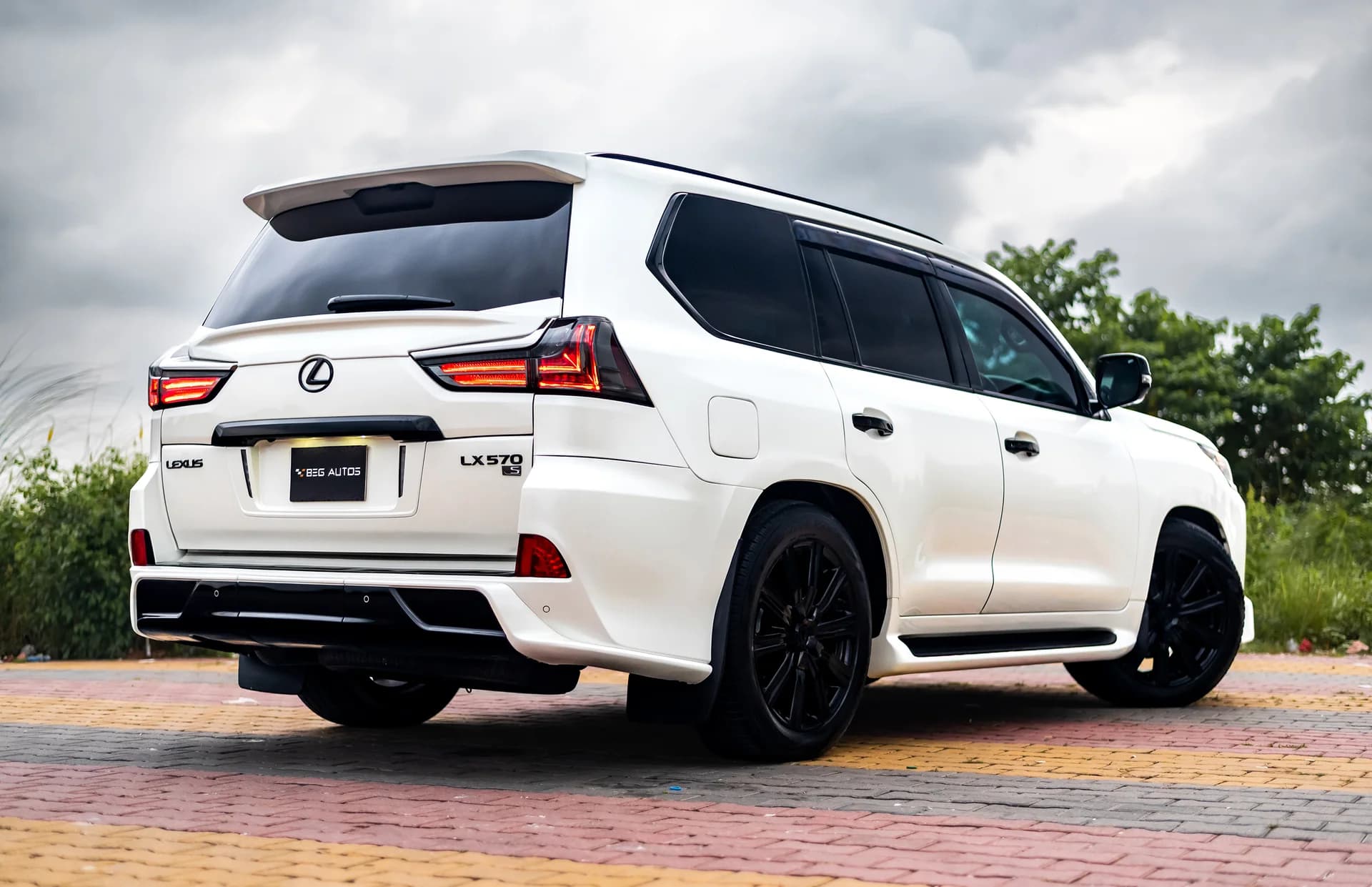 View of 2014 Lexus 2013