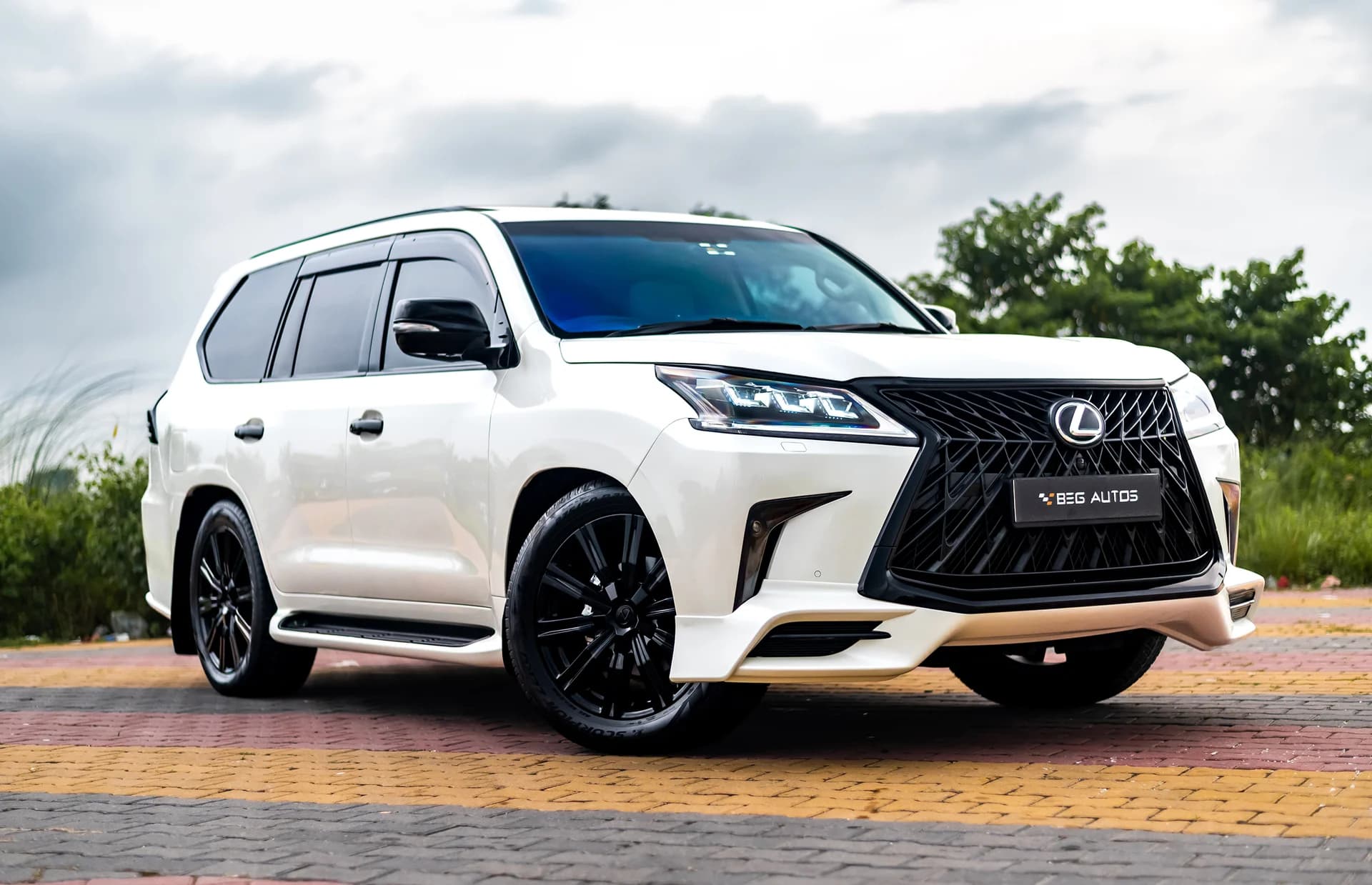 View of 2014 Lexus 2013