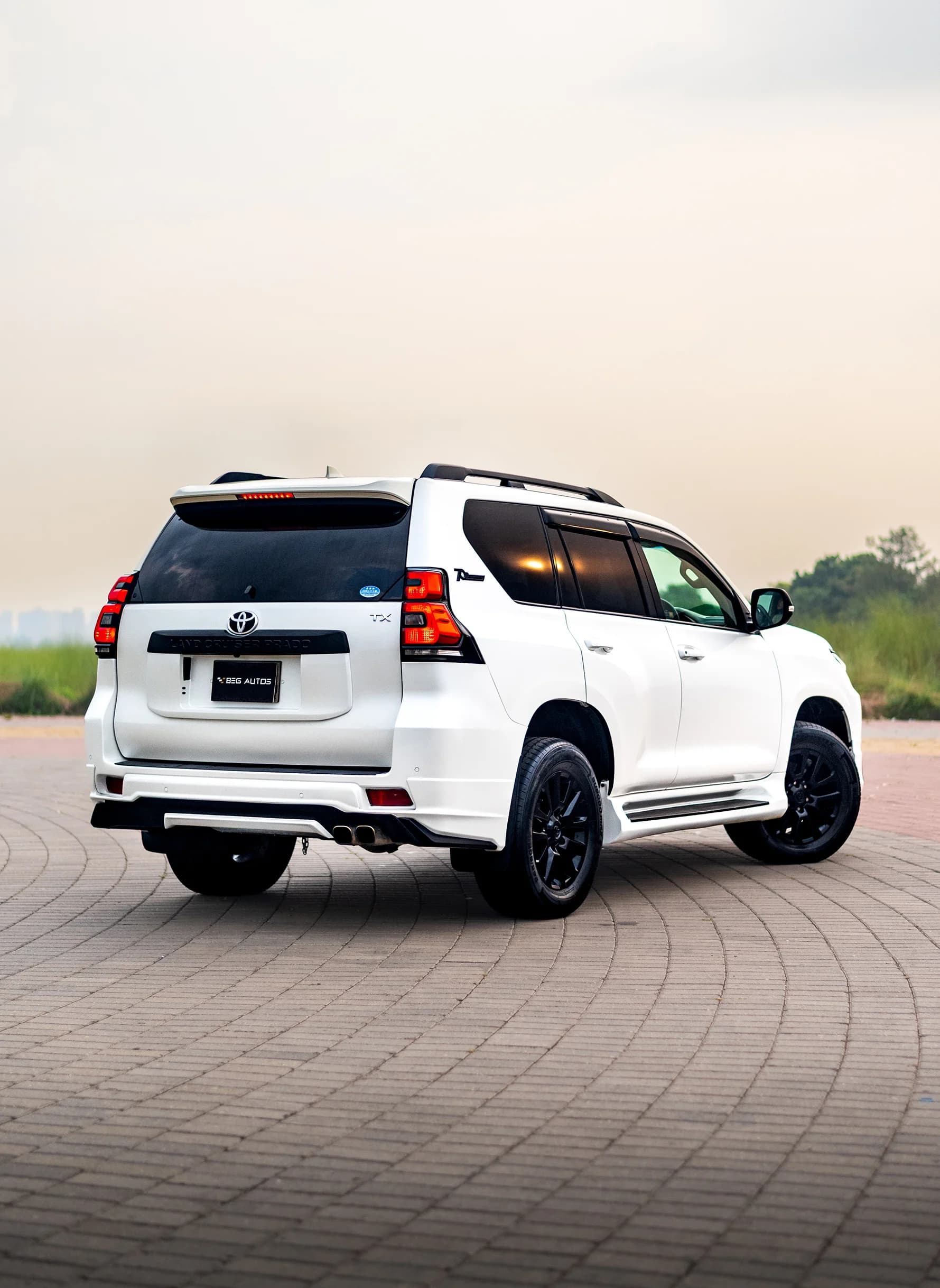 View of 2021 Toyota 2017 in White Pearl