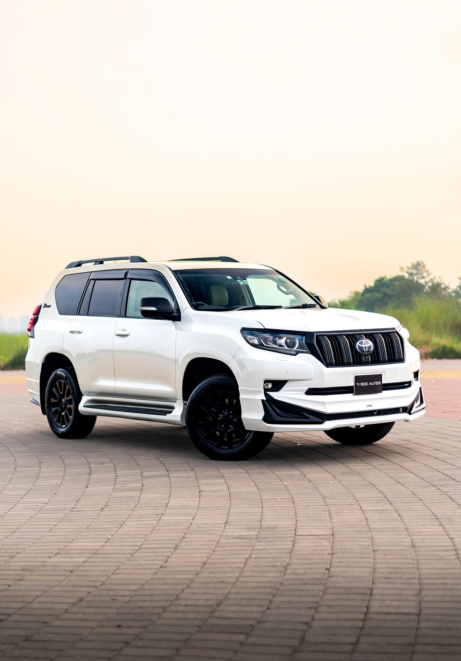 View of 2021 Toyota 2017 in White Pearl