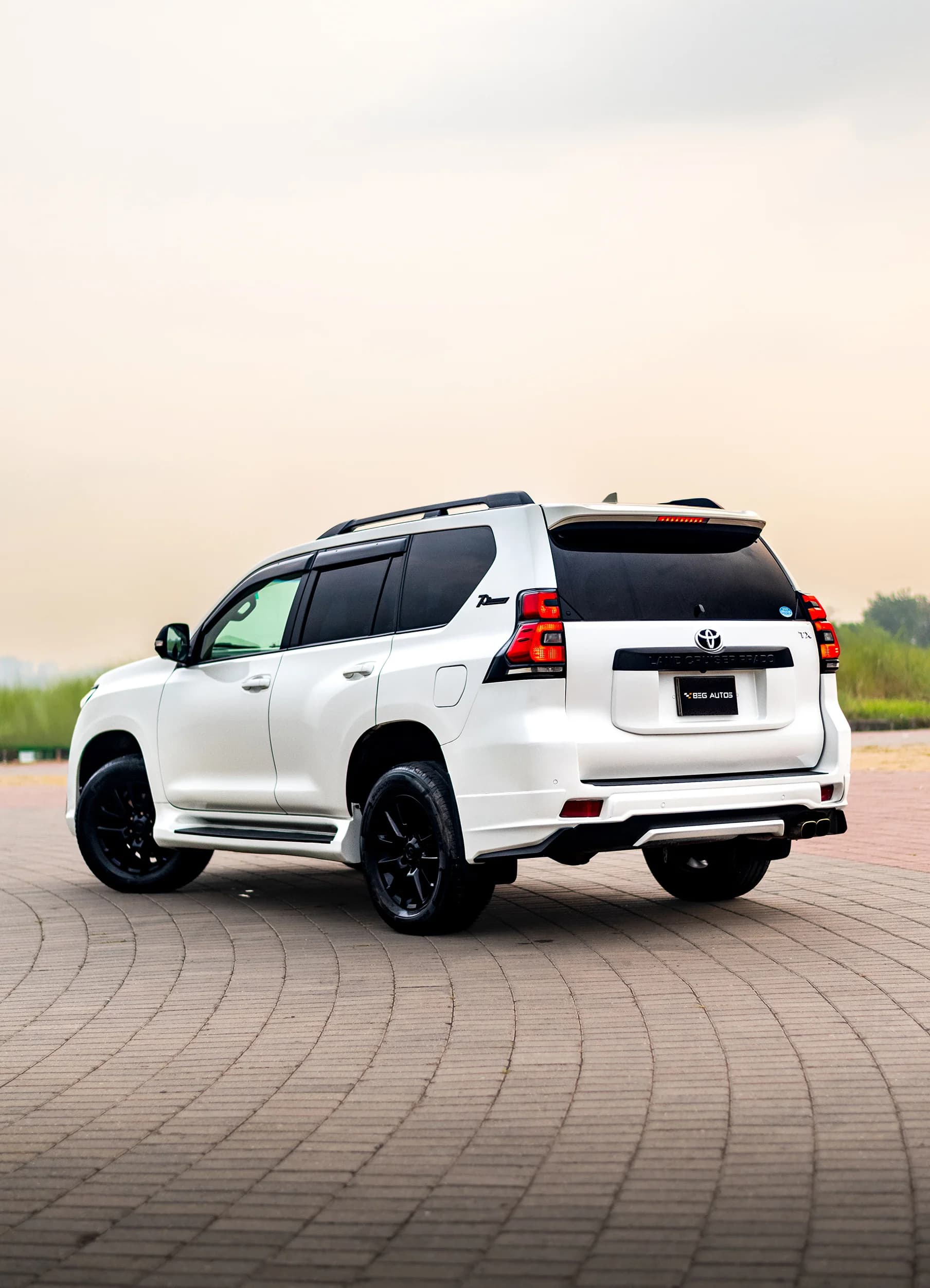 View of 2021 Toyota 2017 in White Pearl