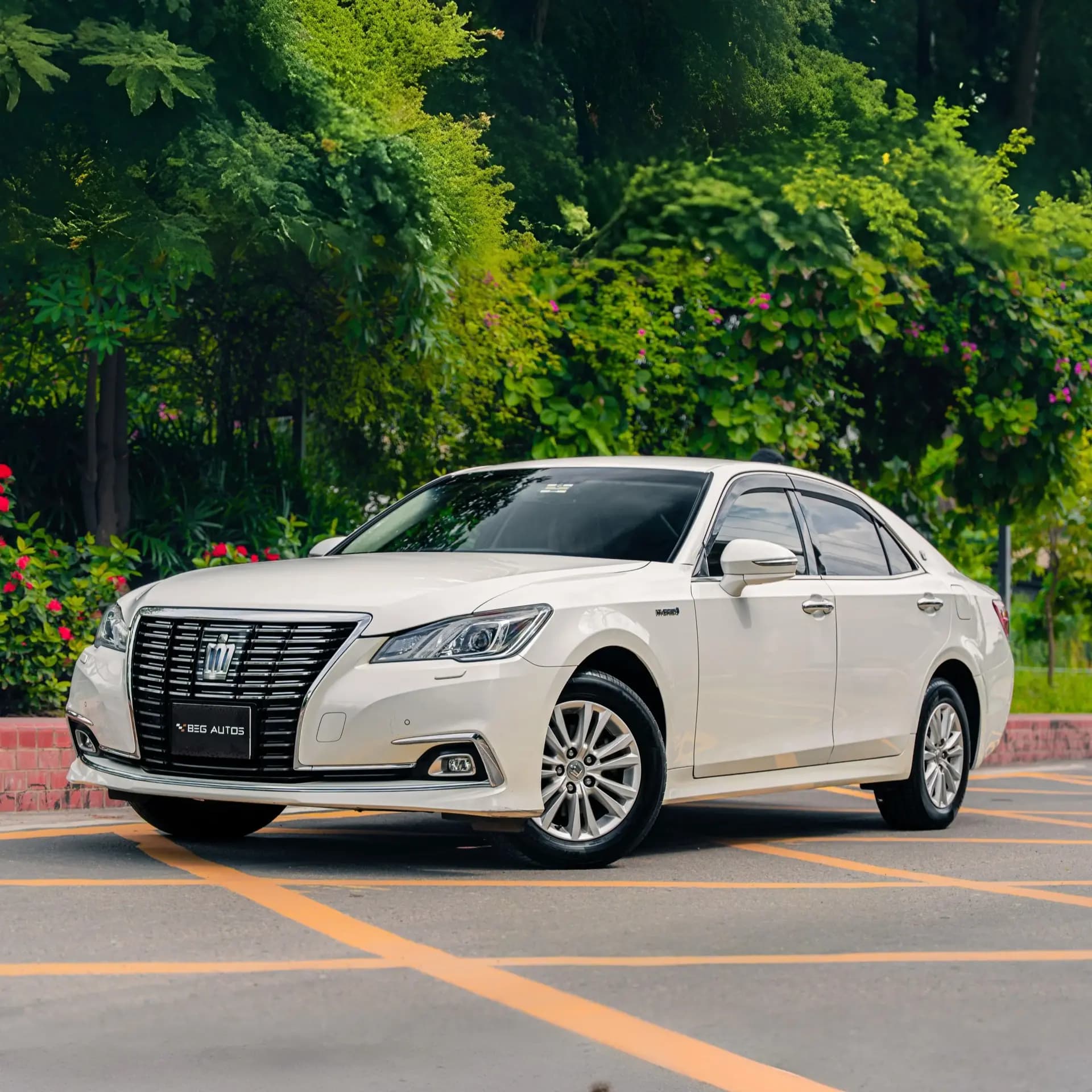 Front view of 2023 Toyota 2016 in Pearl