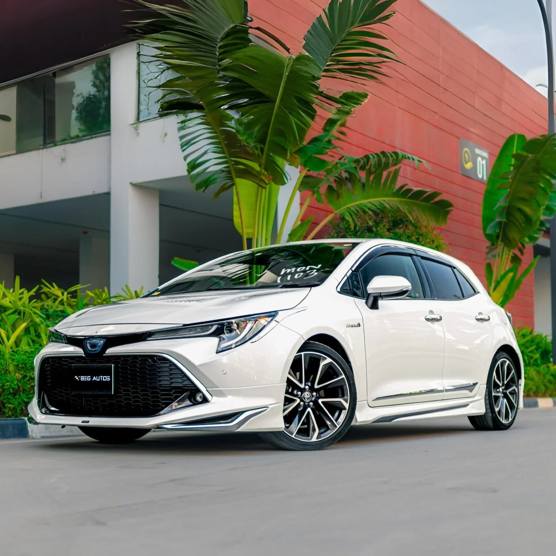 Front view of Toyota 2020 in Pearl
