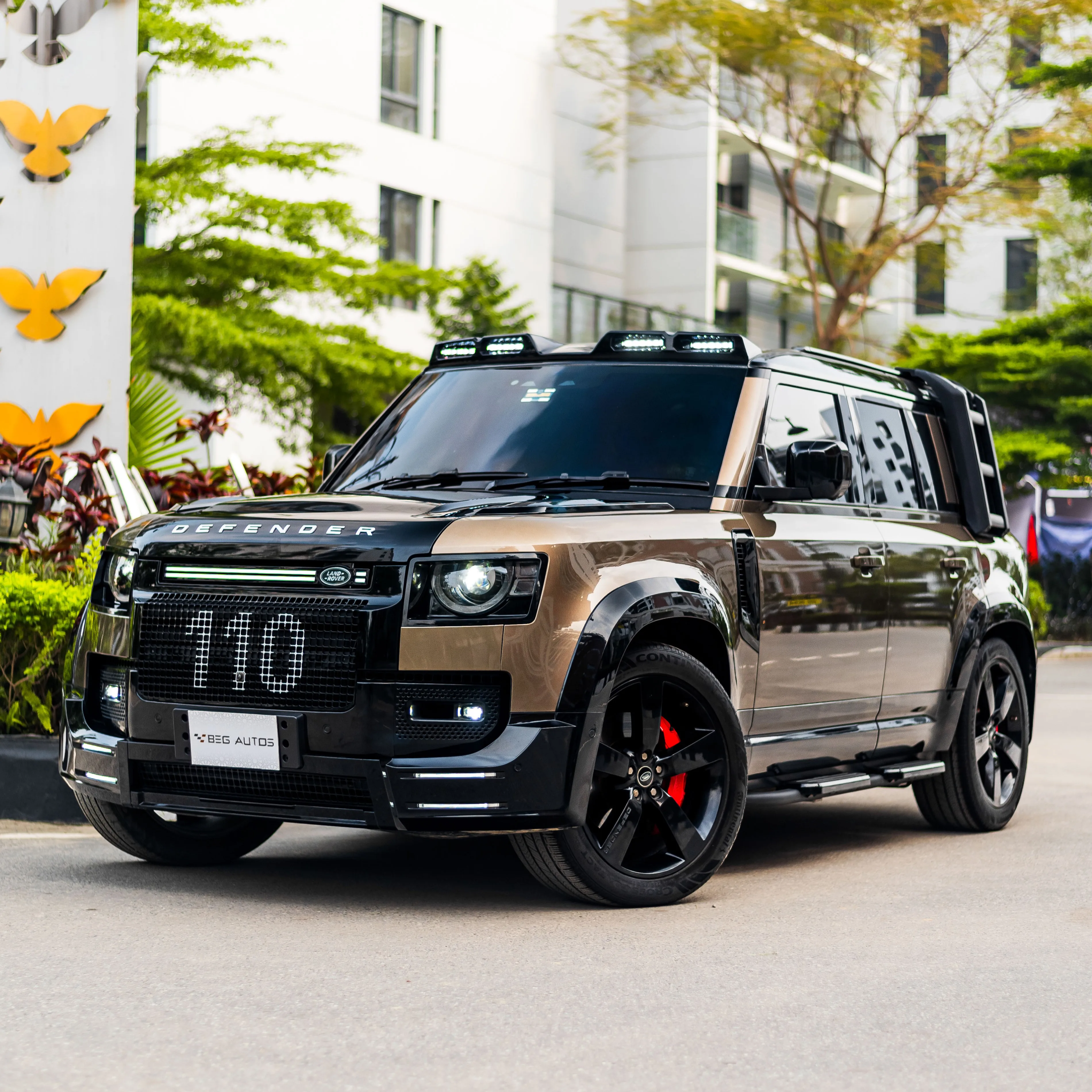 Front view of 2022 Land Rover 2021 in Gondwana