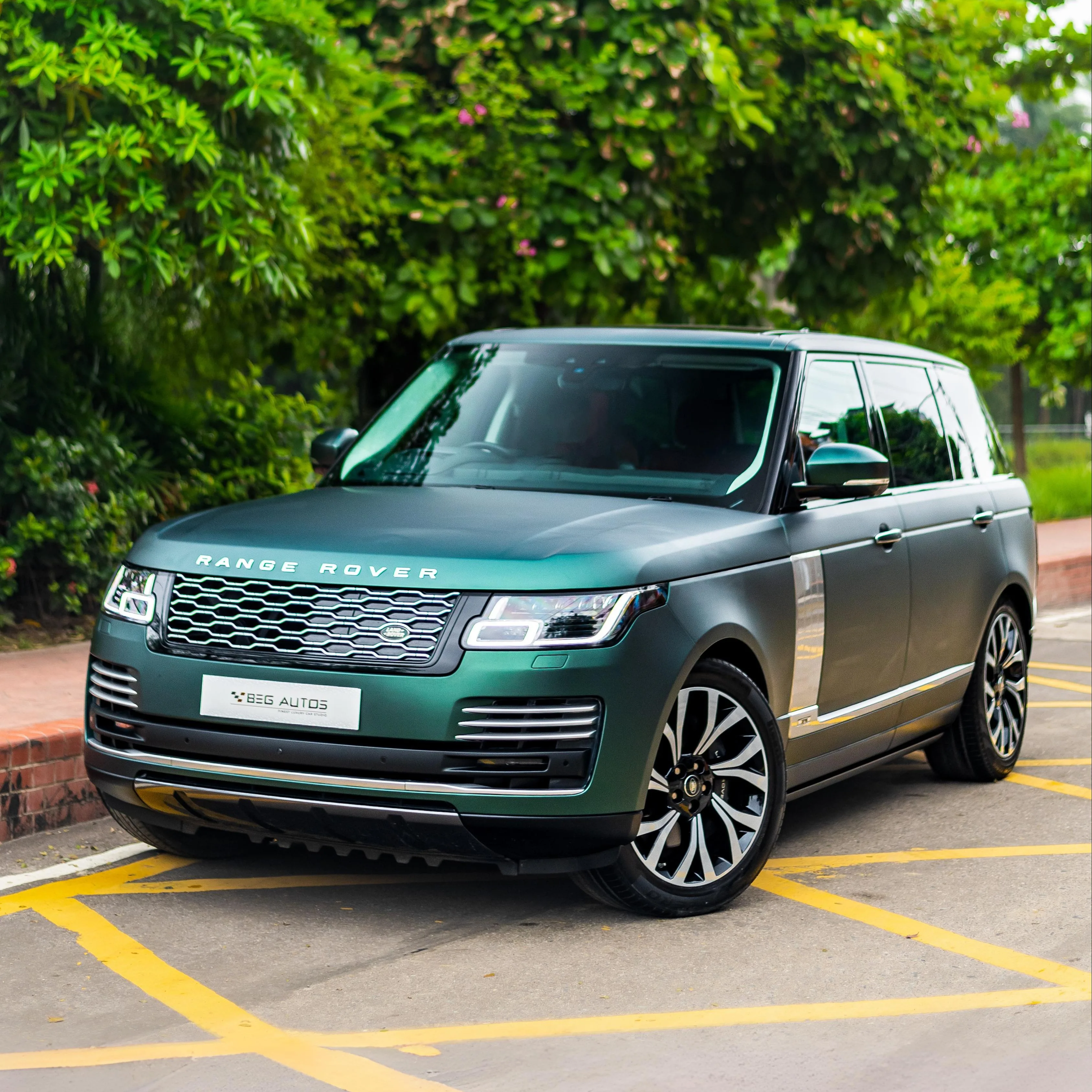 Front view of 2021 Land Rover 2020 in Green