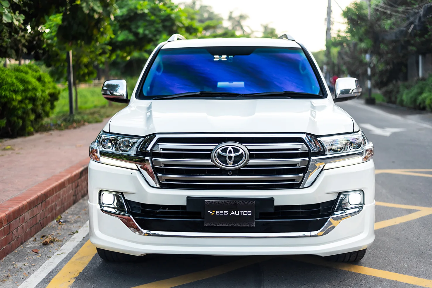 Toyota Land Cruiser ZX V8