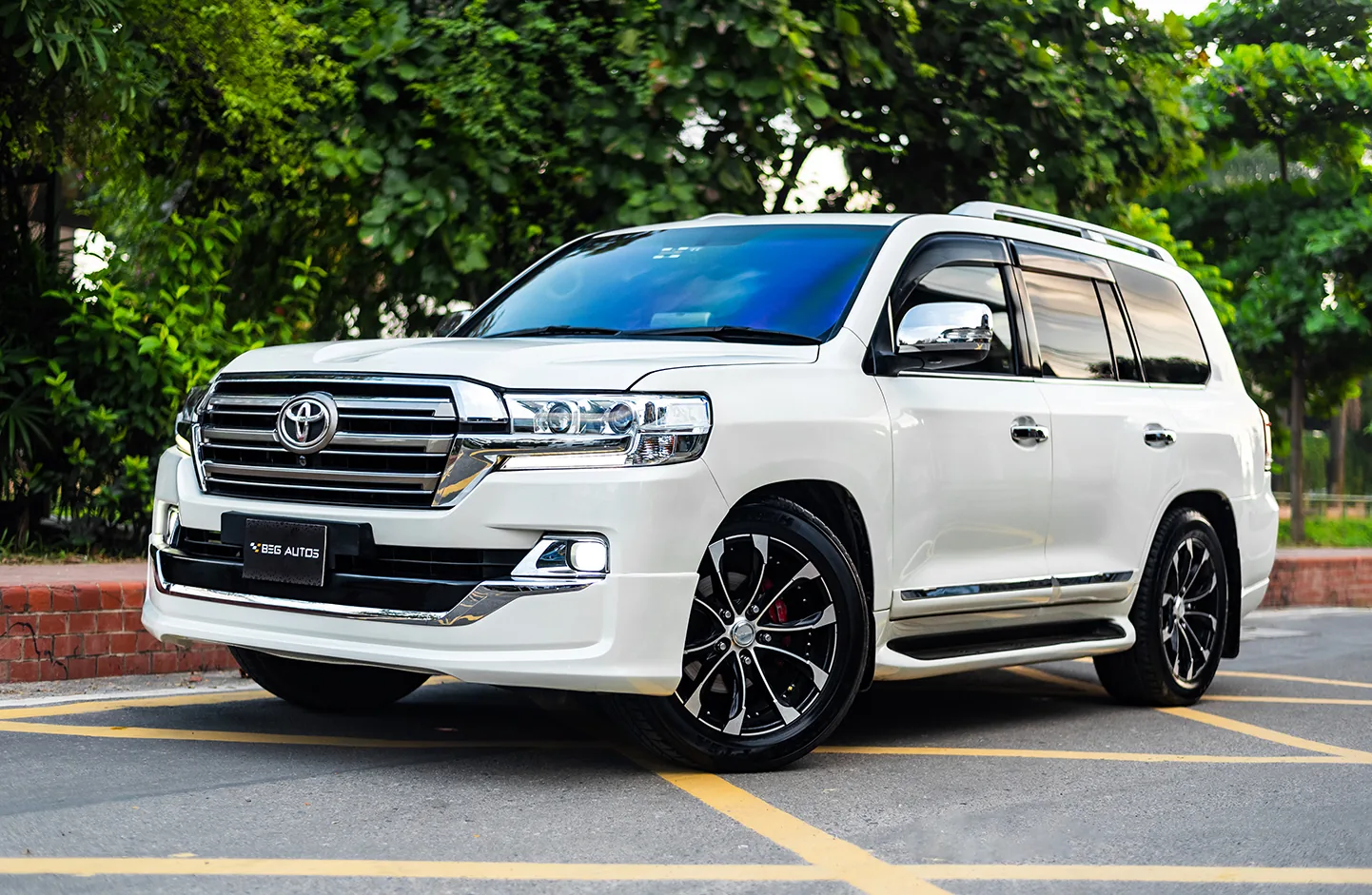 Toyota Land Cruiser ZX V8