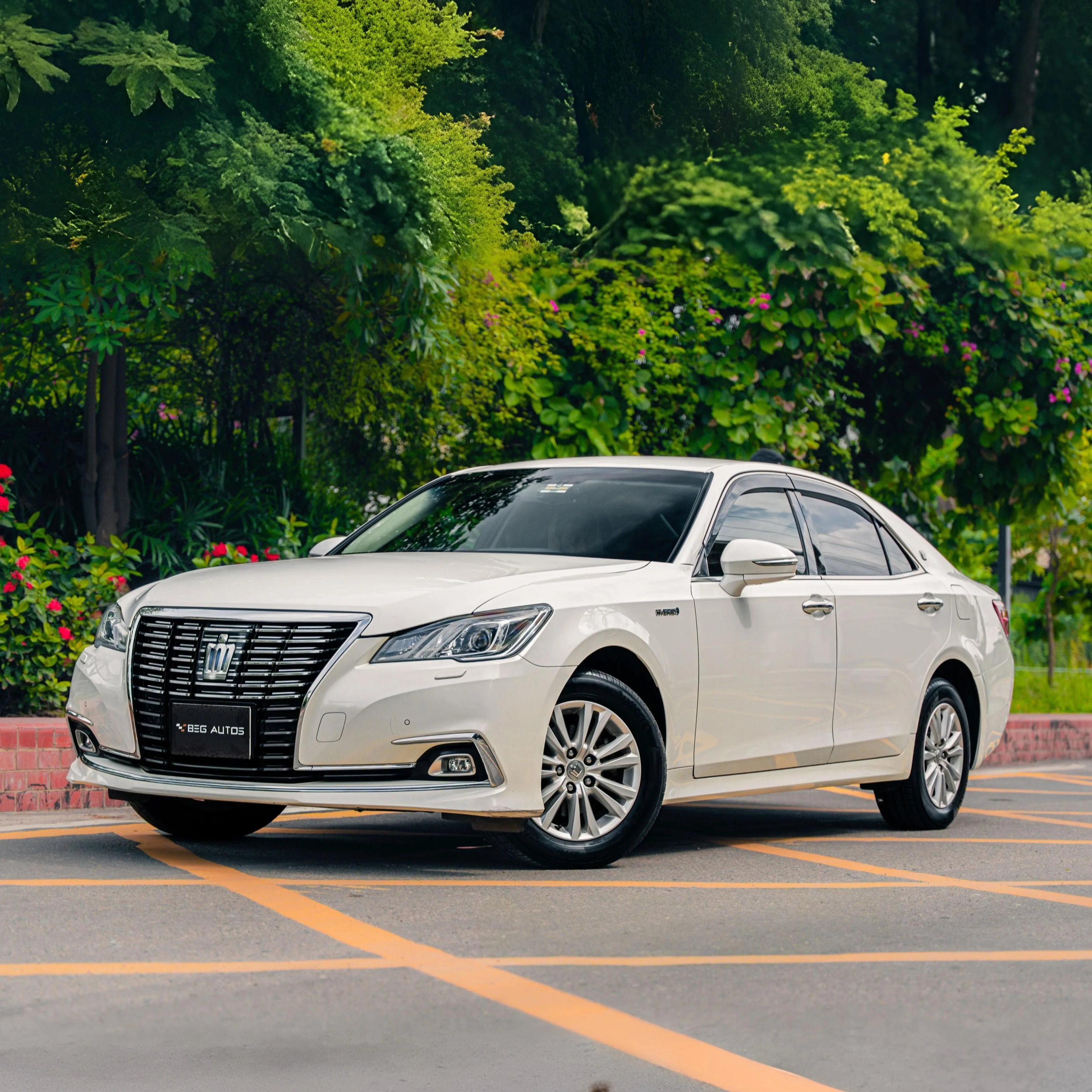 Front view of 2023 Toyota 2016 in Pearl