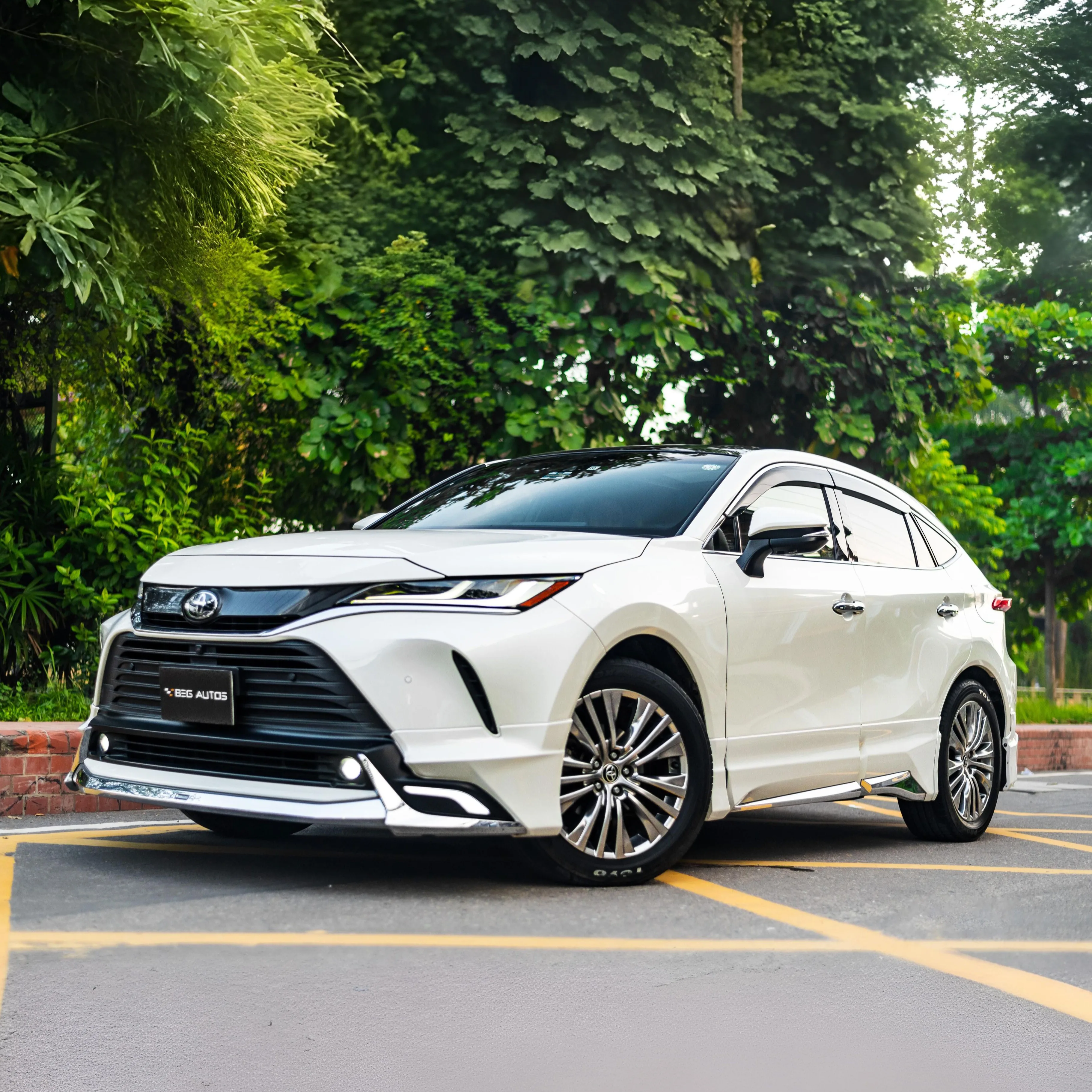 Front view of 2023 Toyota 2020 in Pearl