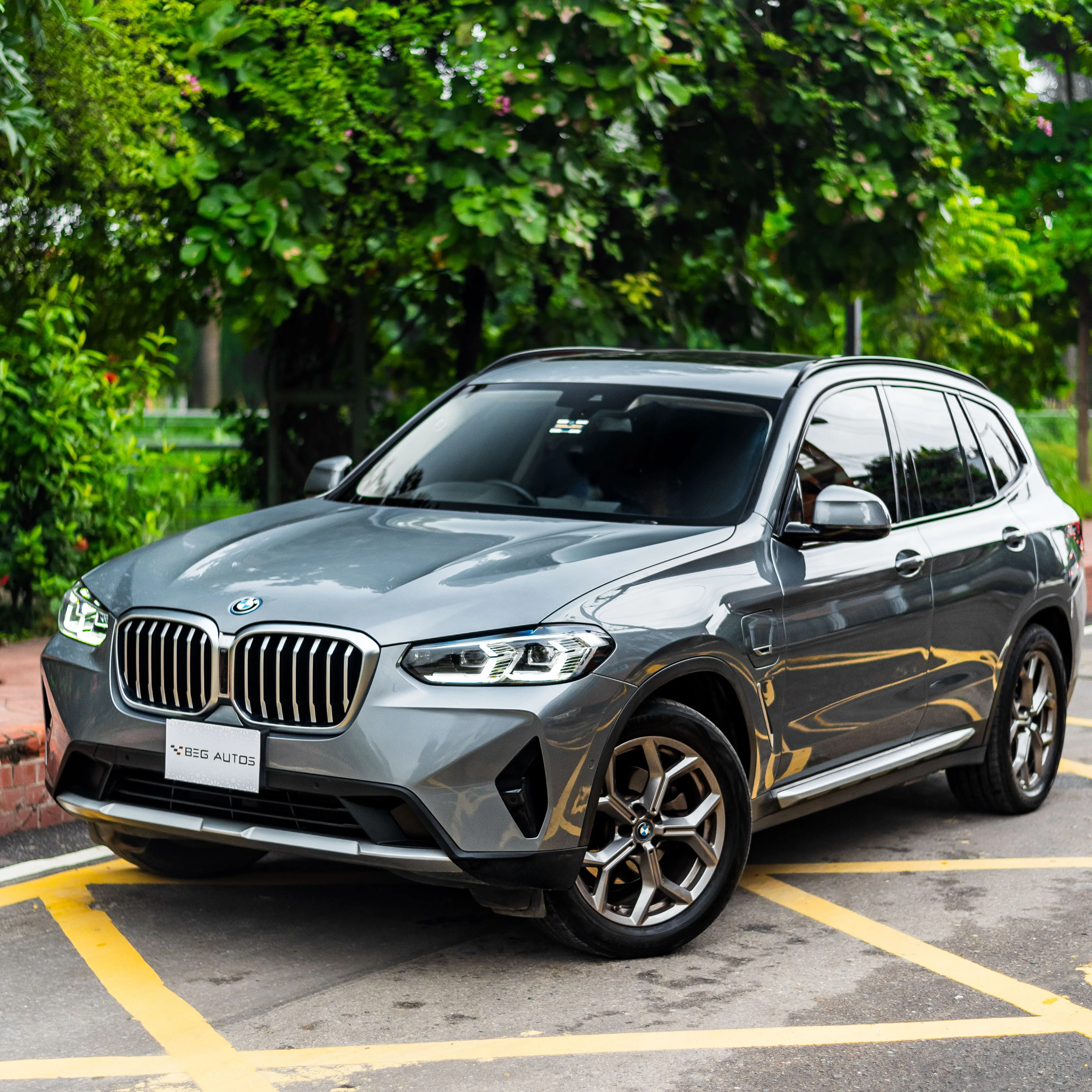 Front view of 2022 BMW 2022 in Grey