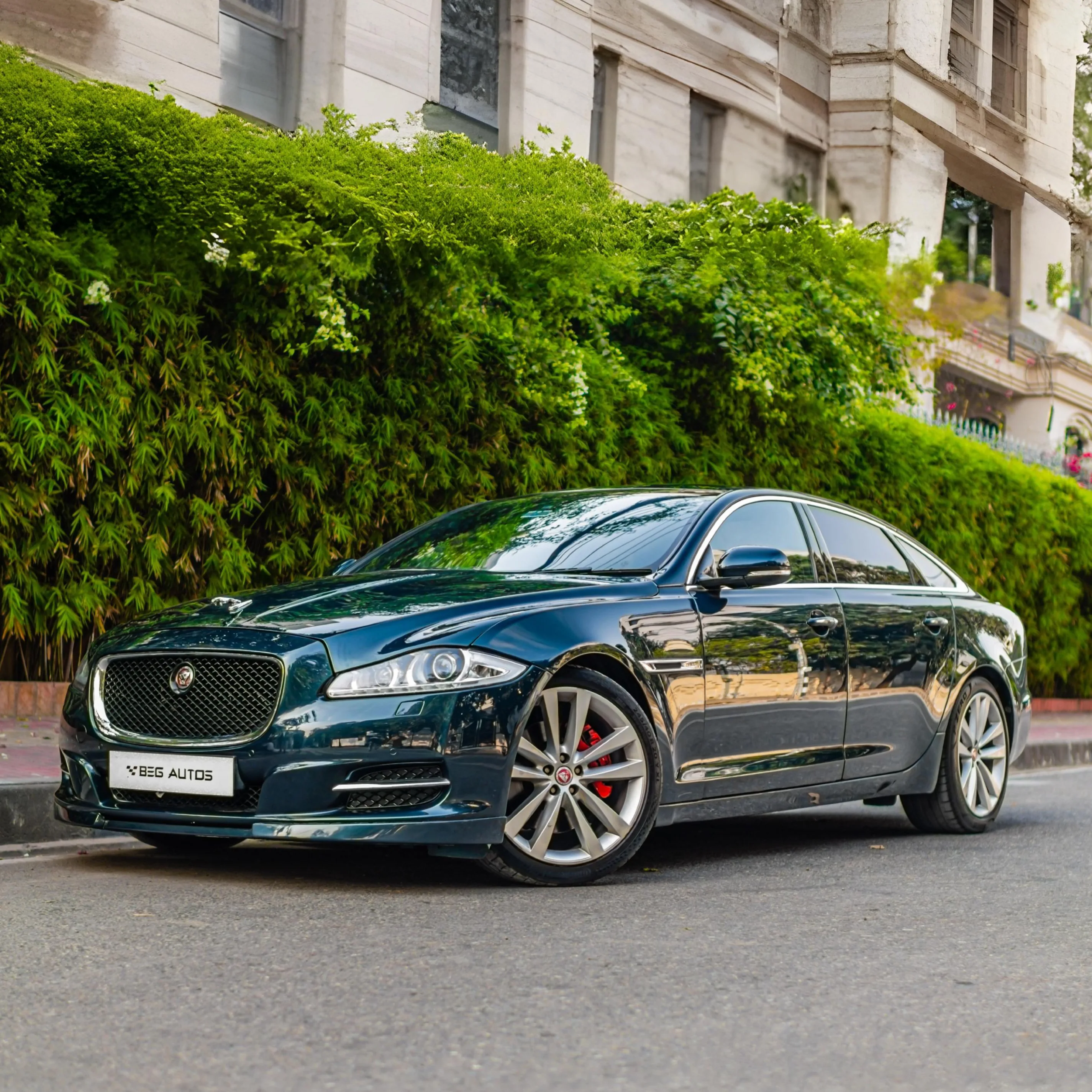 Front view of 2015 Jaguar 2014 in Grey