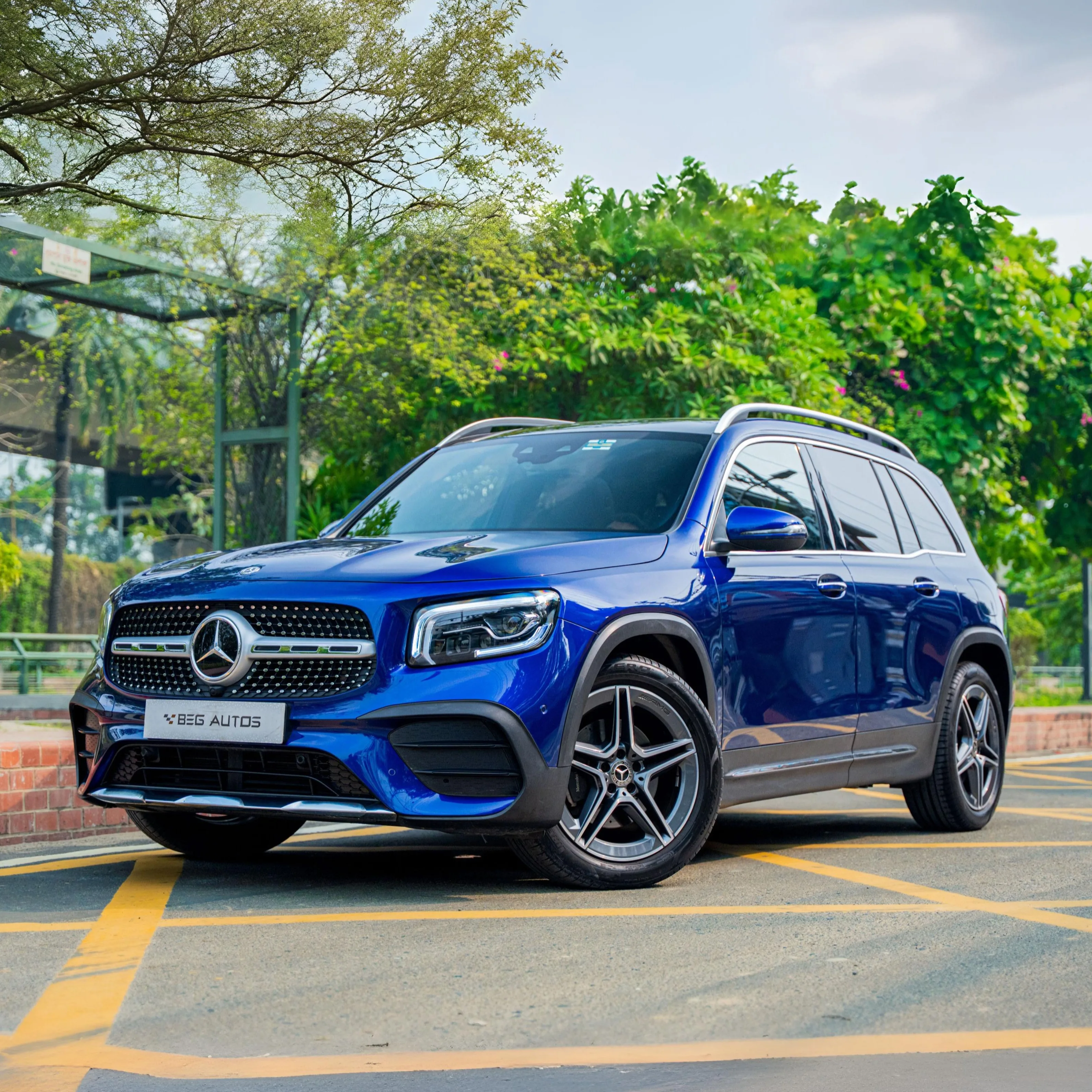 Front view of 2021 Mercedes-Benz 2020 in Blue