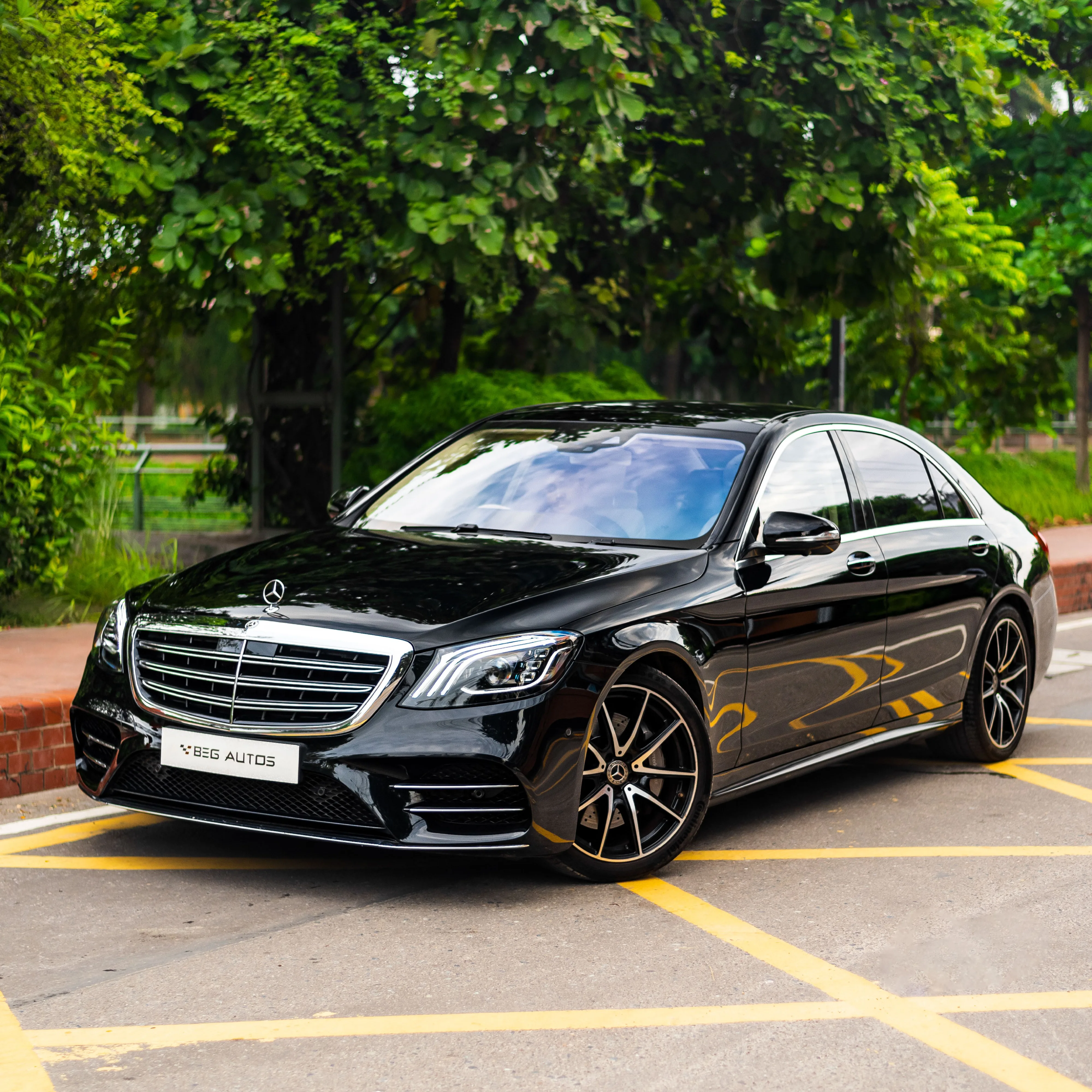Front view of  Mercedes-Benz 2019 in Black