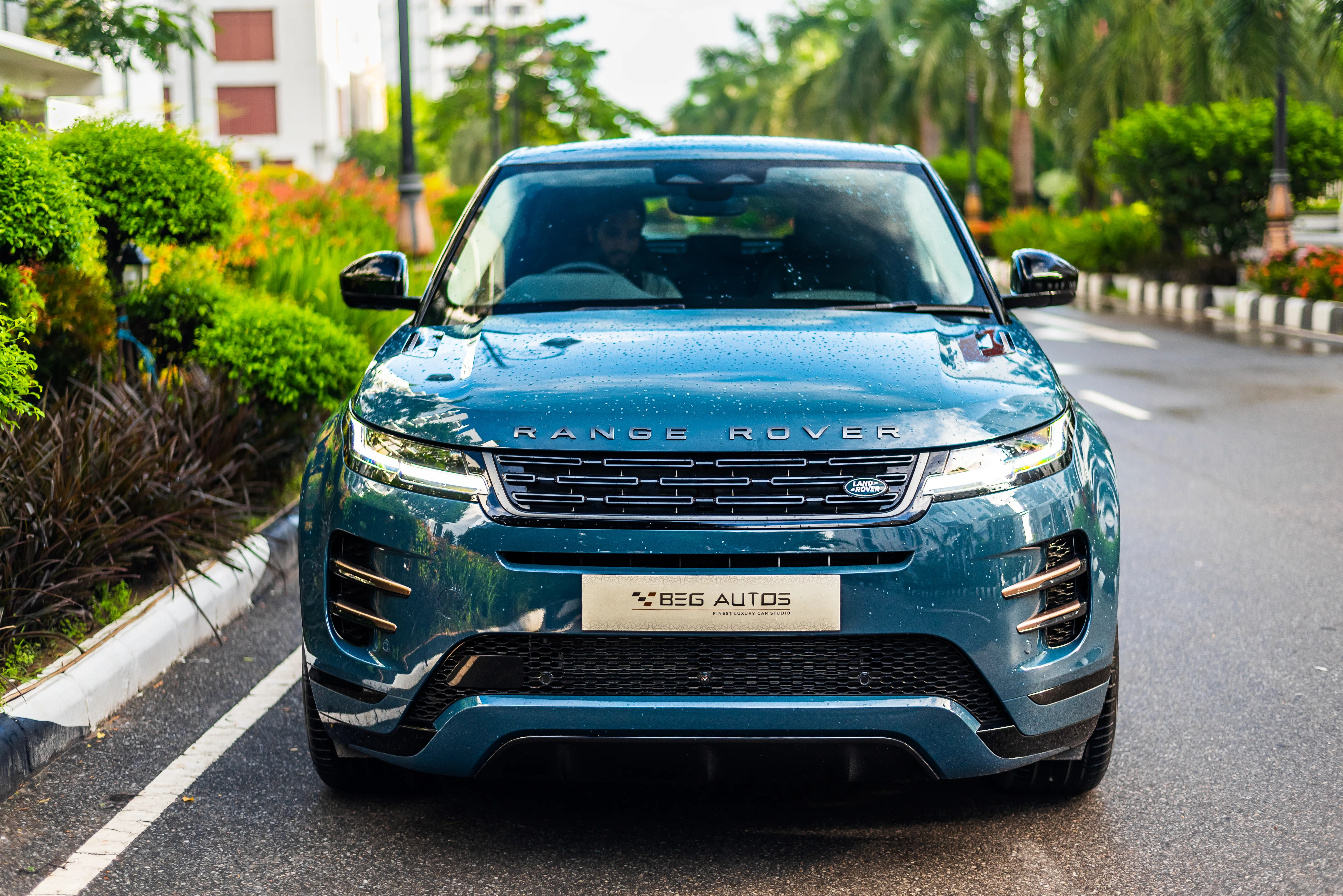 Range Rover Evoque P300e