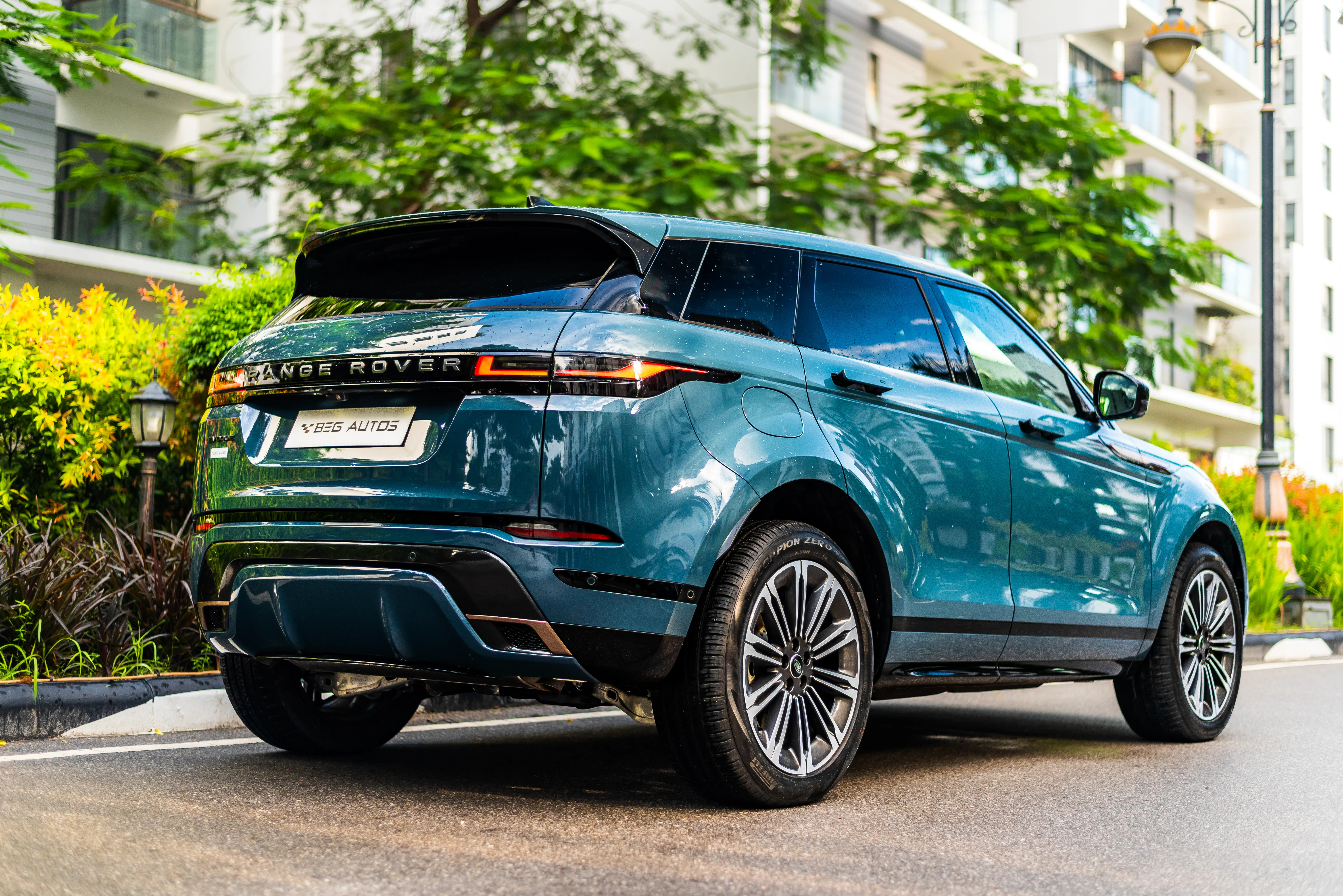 Range Rover Evoque P300e