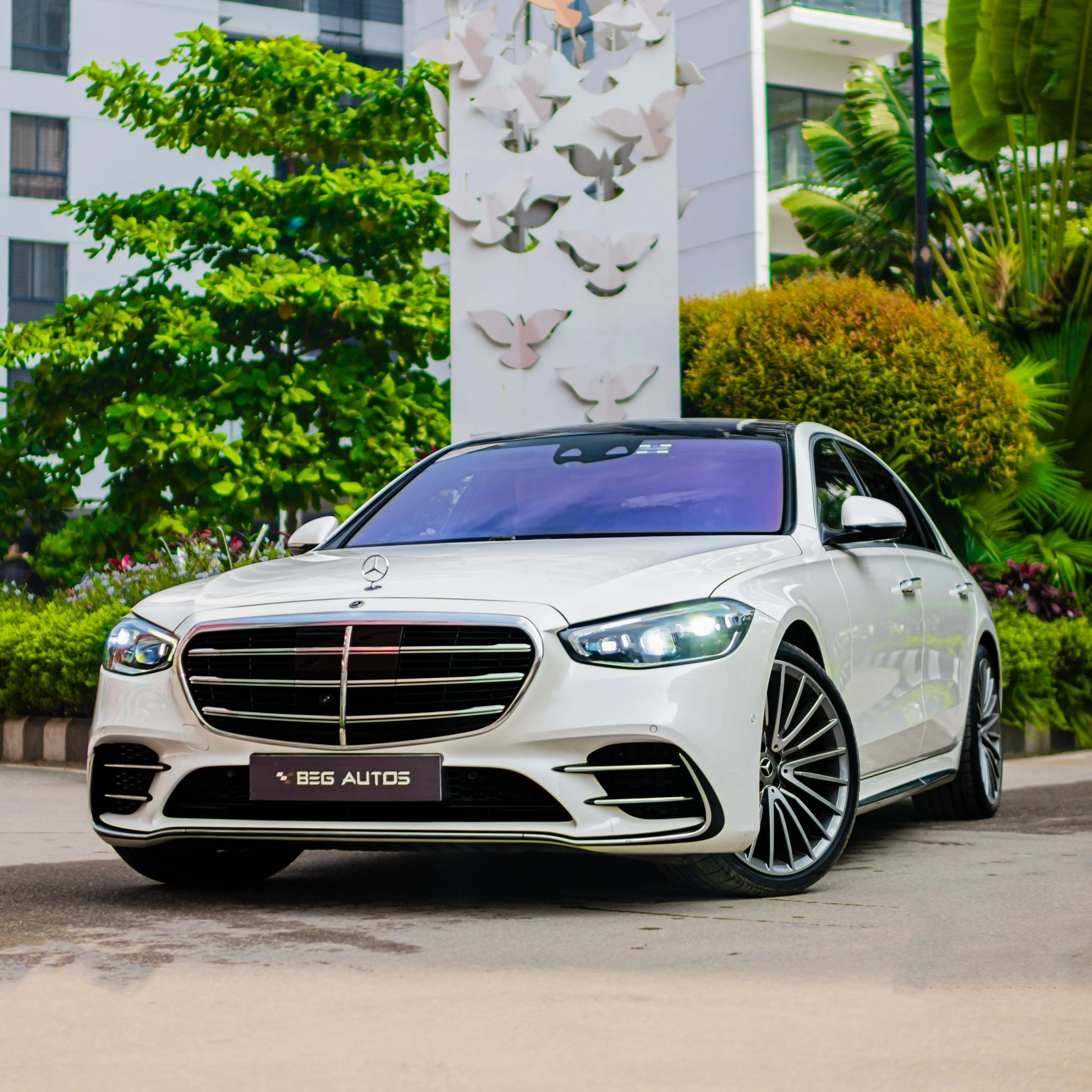 Front view of 2023 Mercedes-Benz 2022 in Pearl