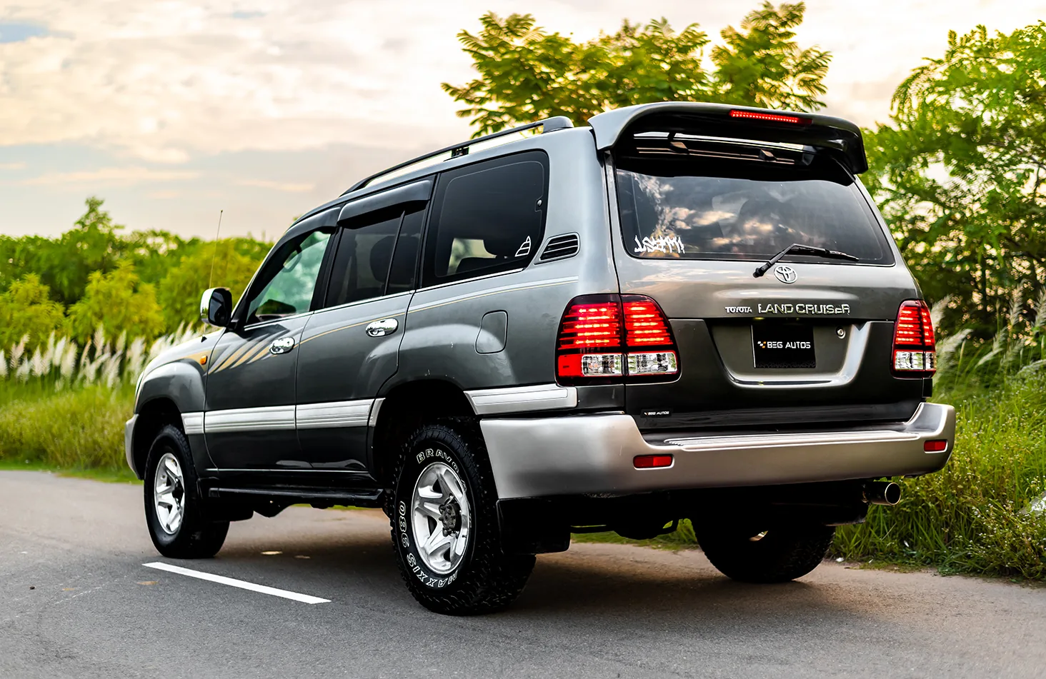 Toyota  Land Cruiser 105