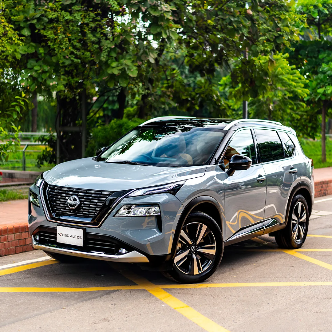 Front view of 2024 Nissan 2023 in Grey