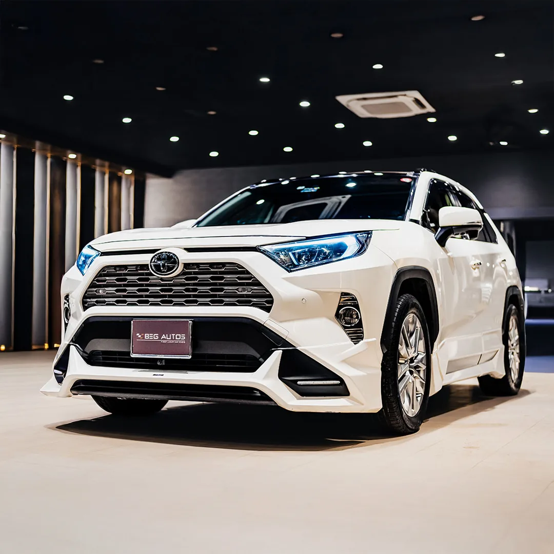 Front view of 2024 Toyota 2019 in Pearl