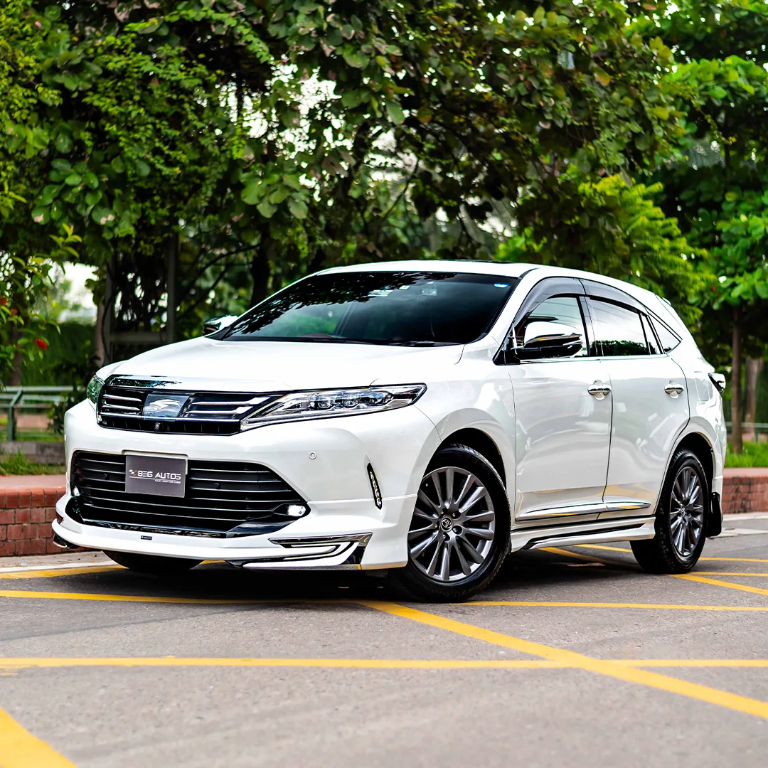 Front view of 2022 Toyota 2019 in Pearl